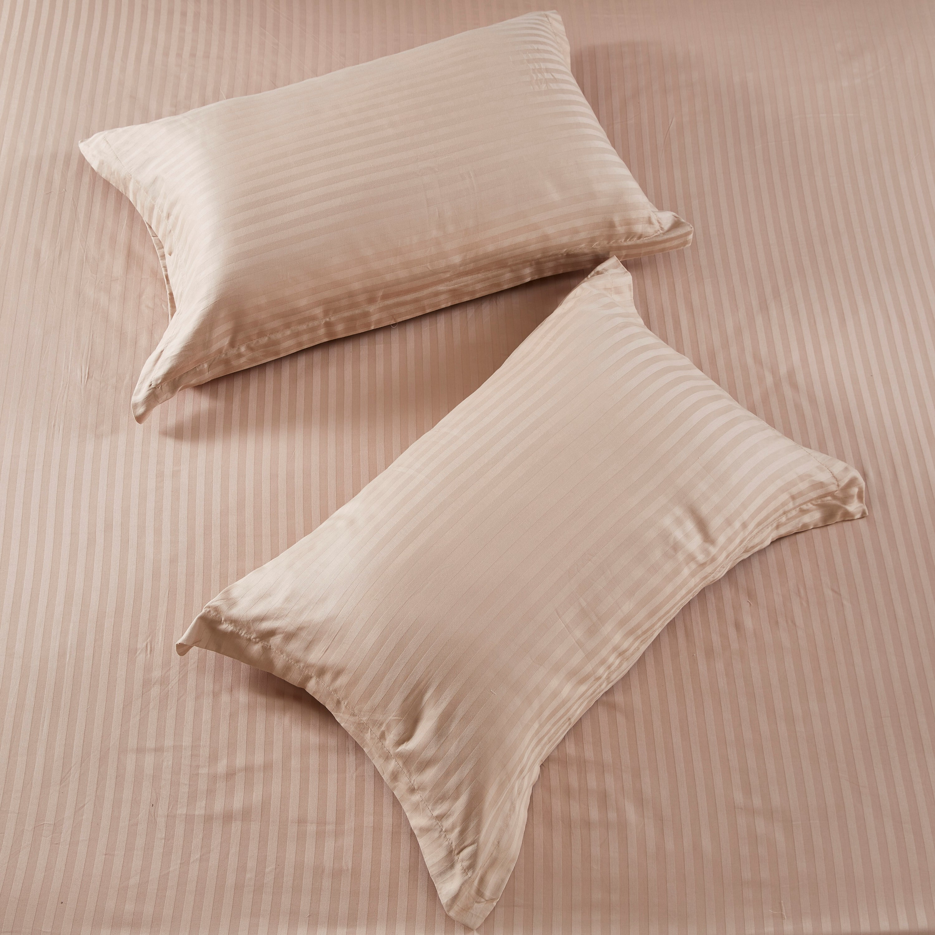 طقم غطاء وسادة مقلّم قطعتين من هاميلتون - 50x75 سم-hbxhomeware-hbxbedroom-image-2