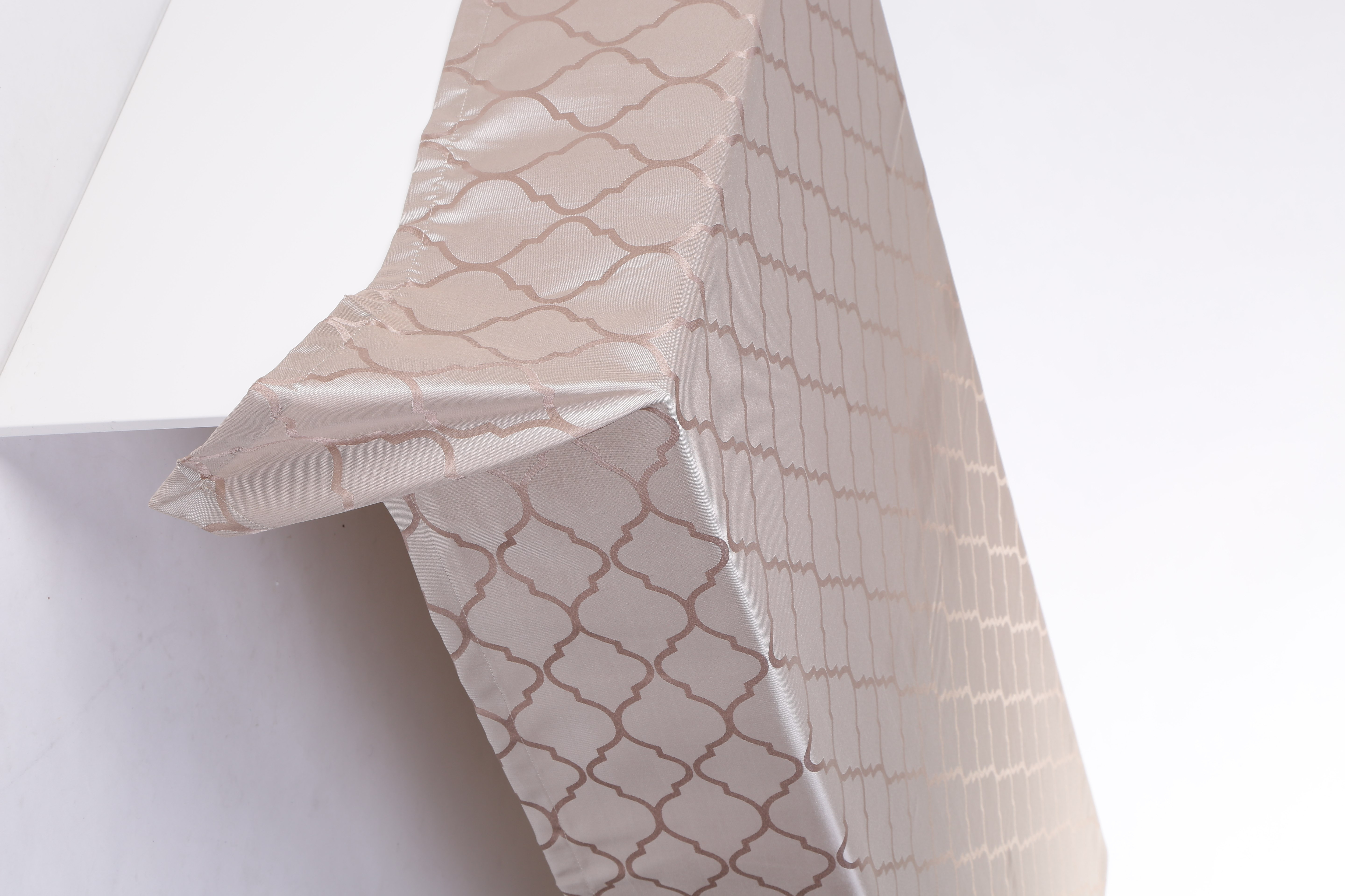 غطاء طاولة بنقوش من إليسا - 130x170 سم-hbxdecorandfurnishings-homefurnishings-tablelinens-image-3