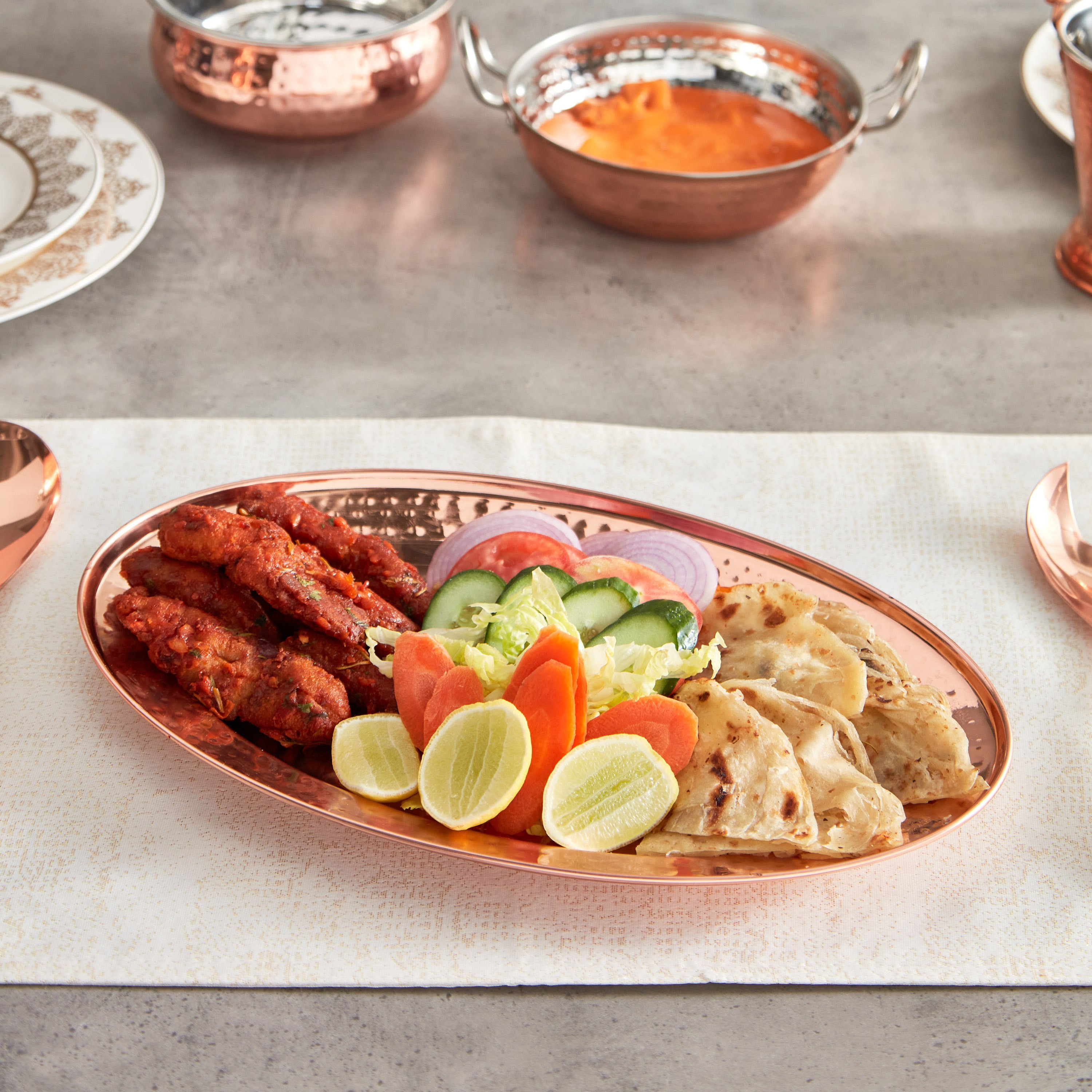 صينية بيضاوية بتشطيب مطروق من كوبر شاين - 35 سم-hbxhomeware-hbxkitchen-image-2
