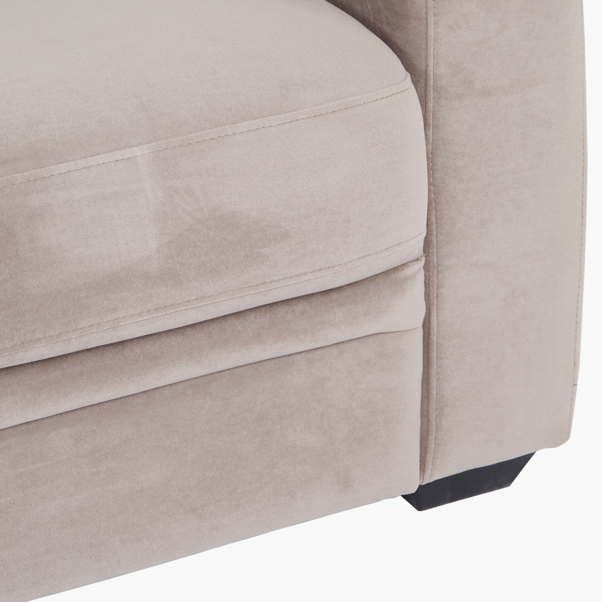 كنبة بثلاثة مقاعد ومساند ذراعين منحنية من جاري-hbxlivingroom-sofasandarmchairs-sofas-image-5