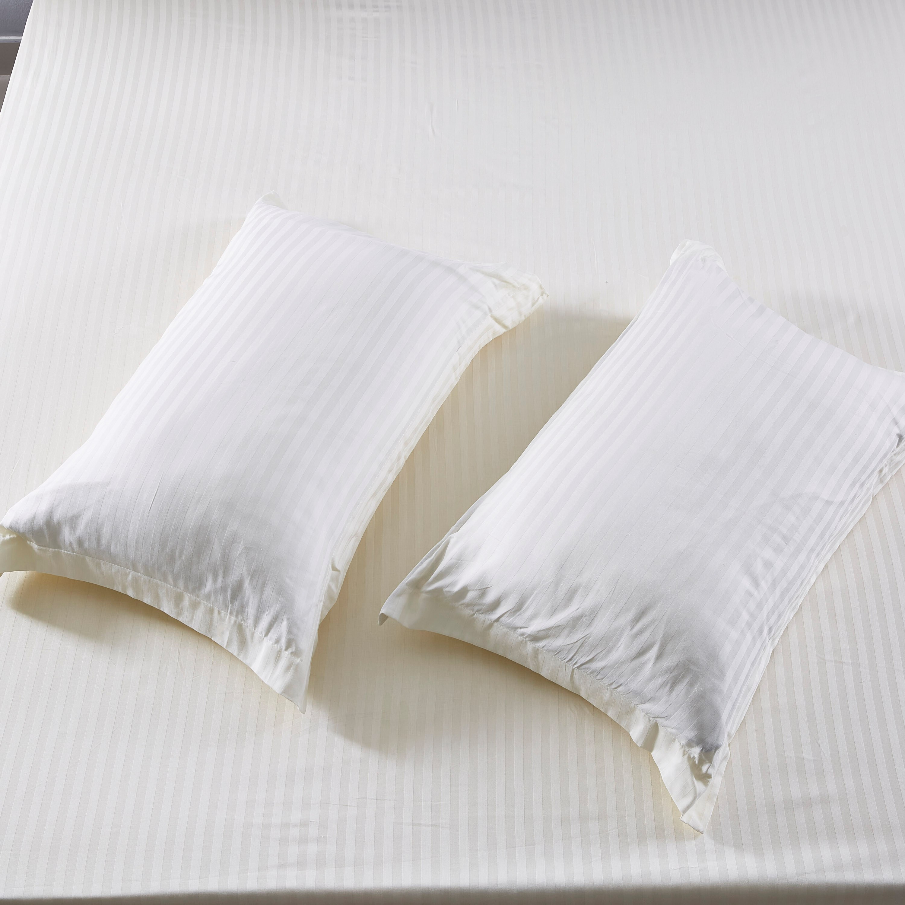 غطاء وسادة ساتن قطني مخطط بشفة من هاميلتون - 50x75 سم-hbxhomeware-hbxbedroom-image-3
