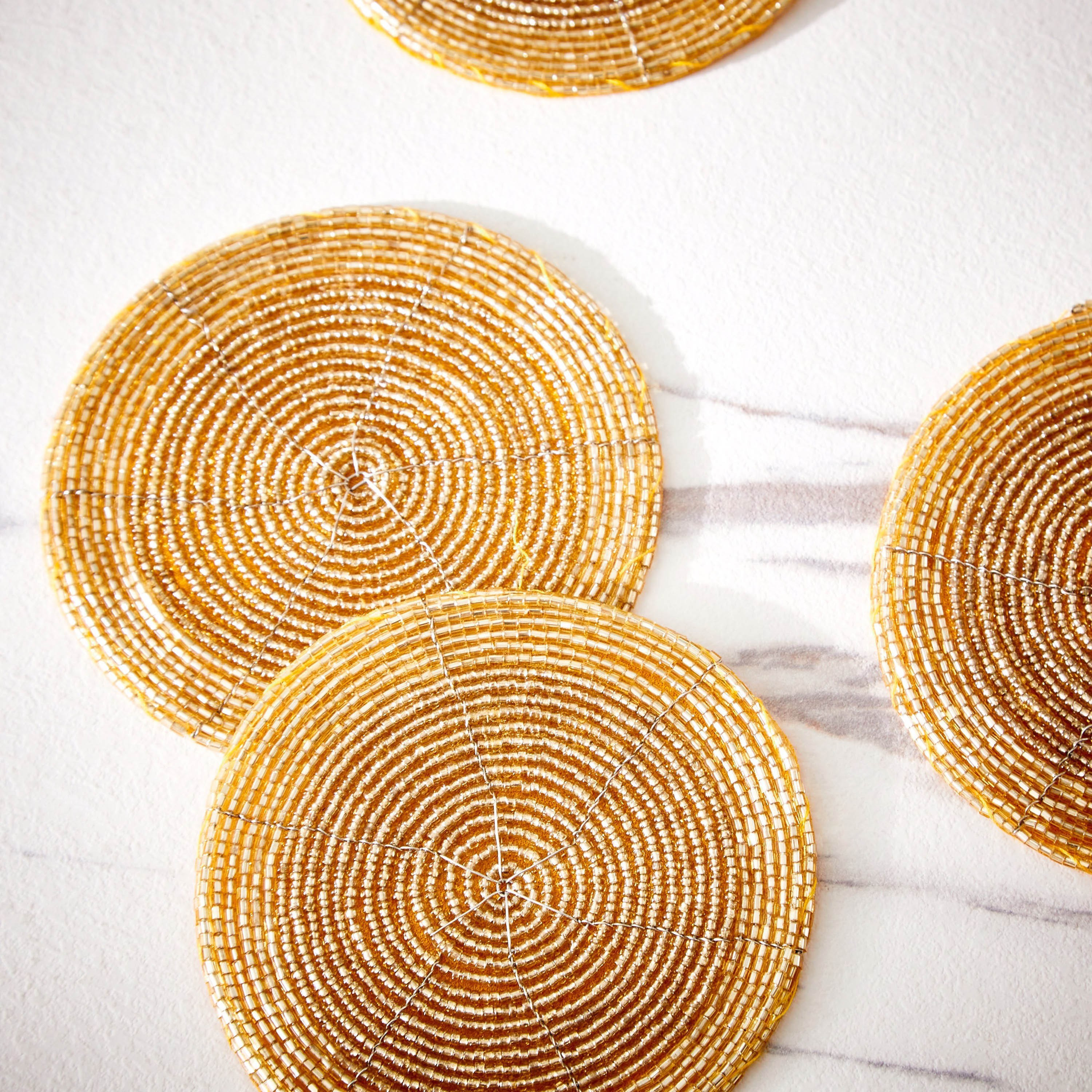 واقيات طاولة مزينة بالخرز من بلاز - 4 قطع-hbxdecorandfurnishings-homefurnishings-tablelinens-image-3