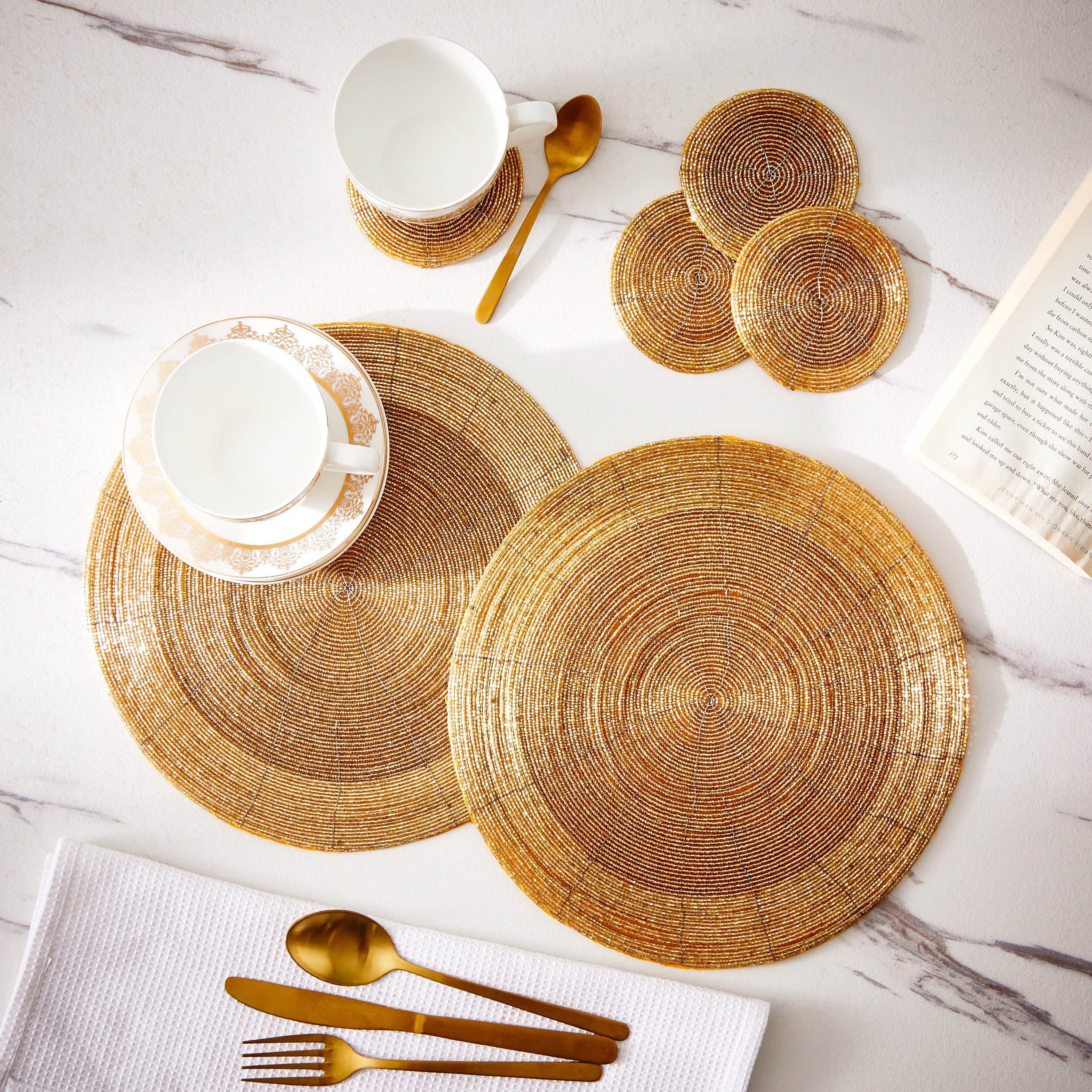 واقيات طاولة مزينة بالخرز من بلاز - 4 قطع-hbxdecorandfurnishings-homefurnishings-tablelinens-image-5