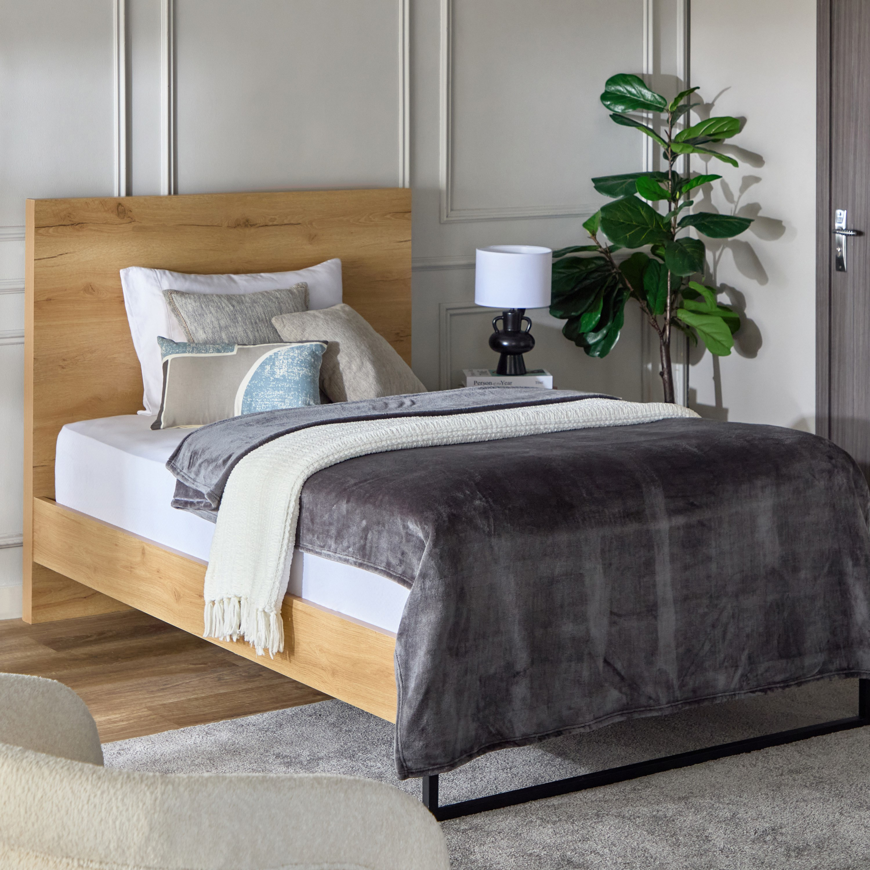 Lavish Twin Micro Flannel Blanket - 150x220 cm-hbxhomeware-hbxbedroom-image-5