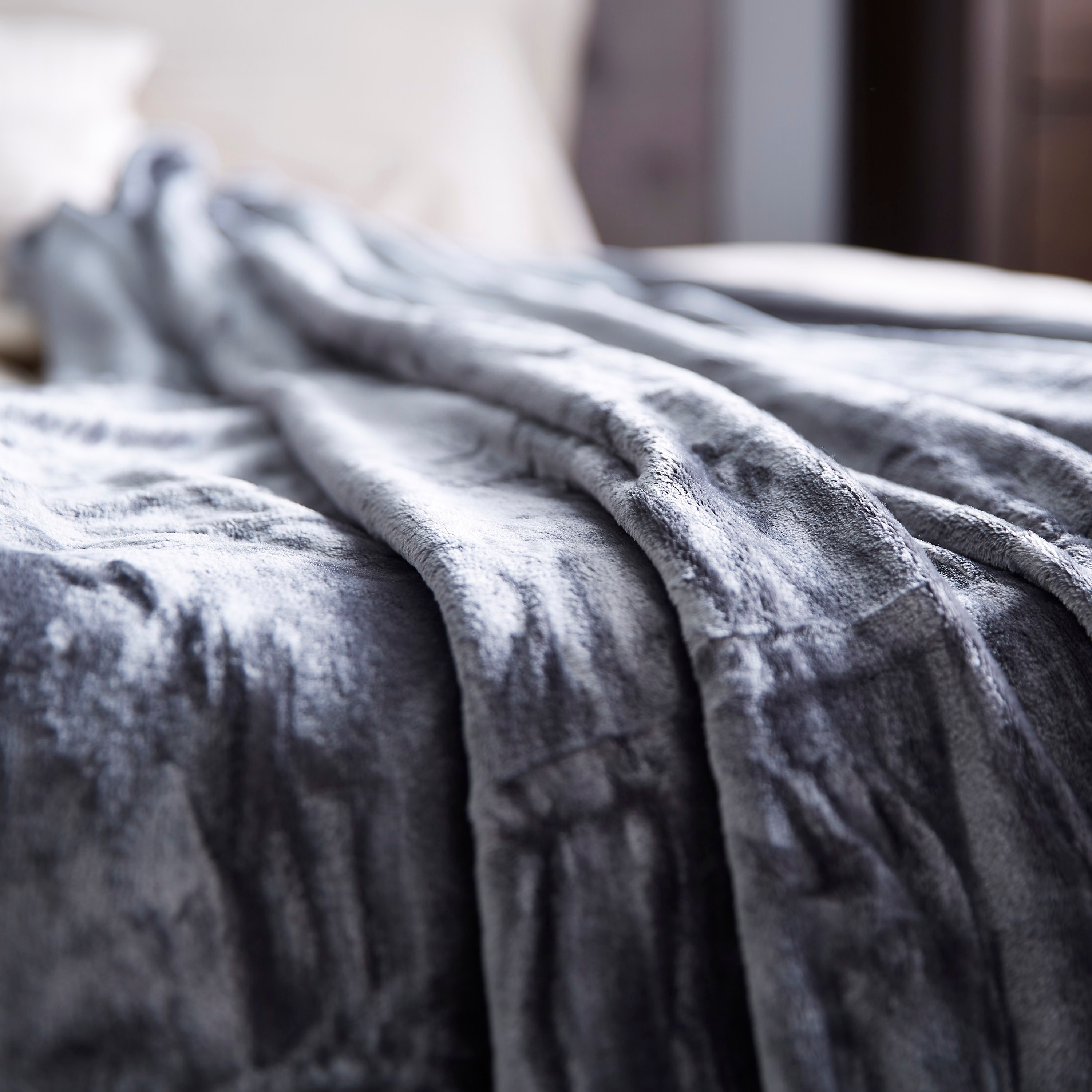 Lavish King Micro Flannel Blanket - 240x220 cm-hbxhomeware-hbxbedroom-image-2