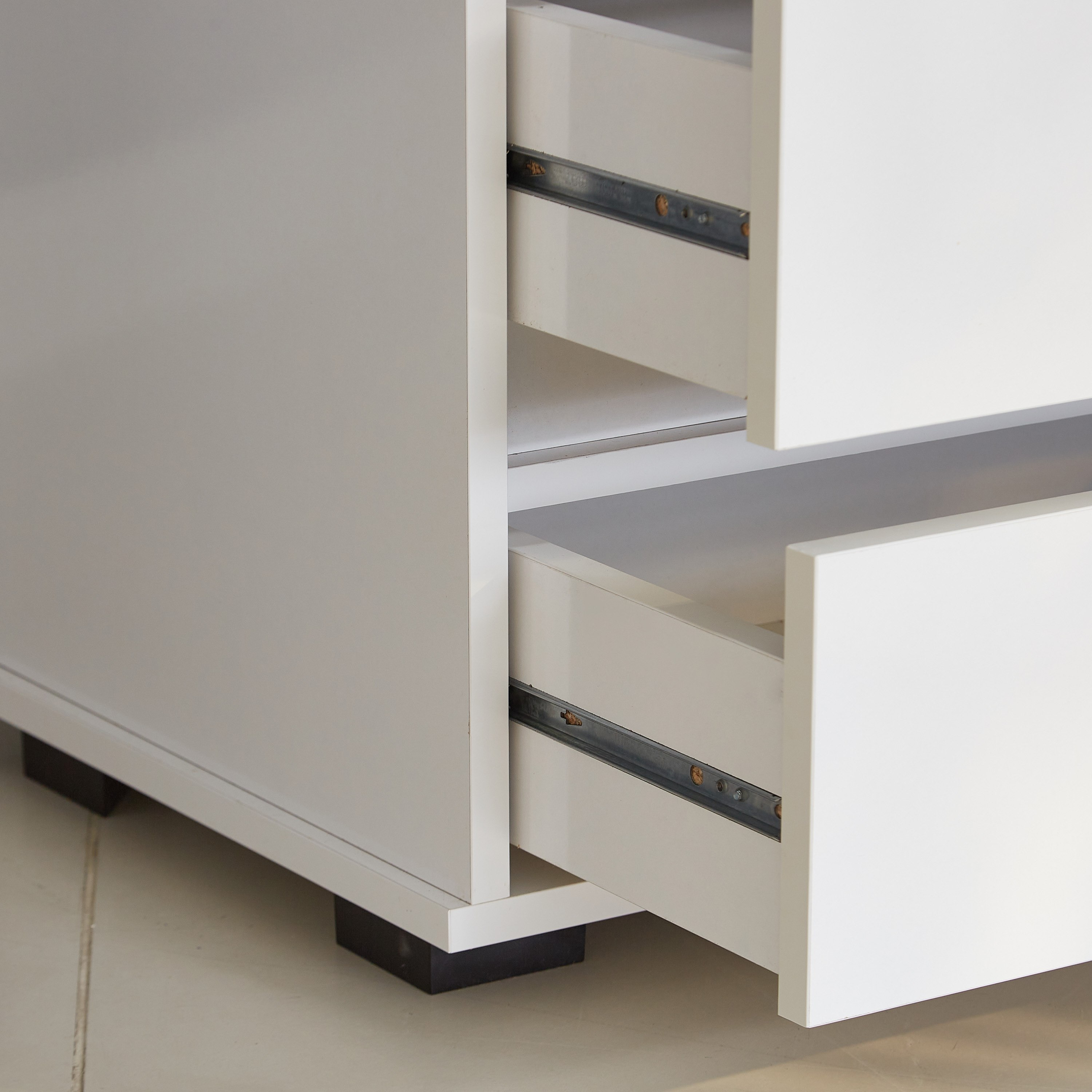 وحدة تخزين بـ 5أدراج من ماتيلد-hbxfurniture-dressersandchests-chestofdrawers-image-5