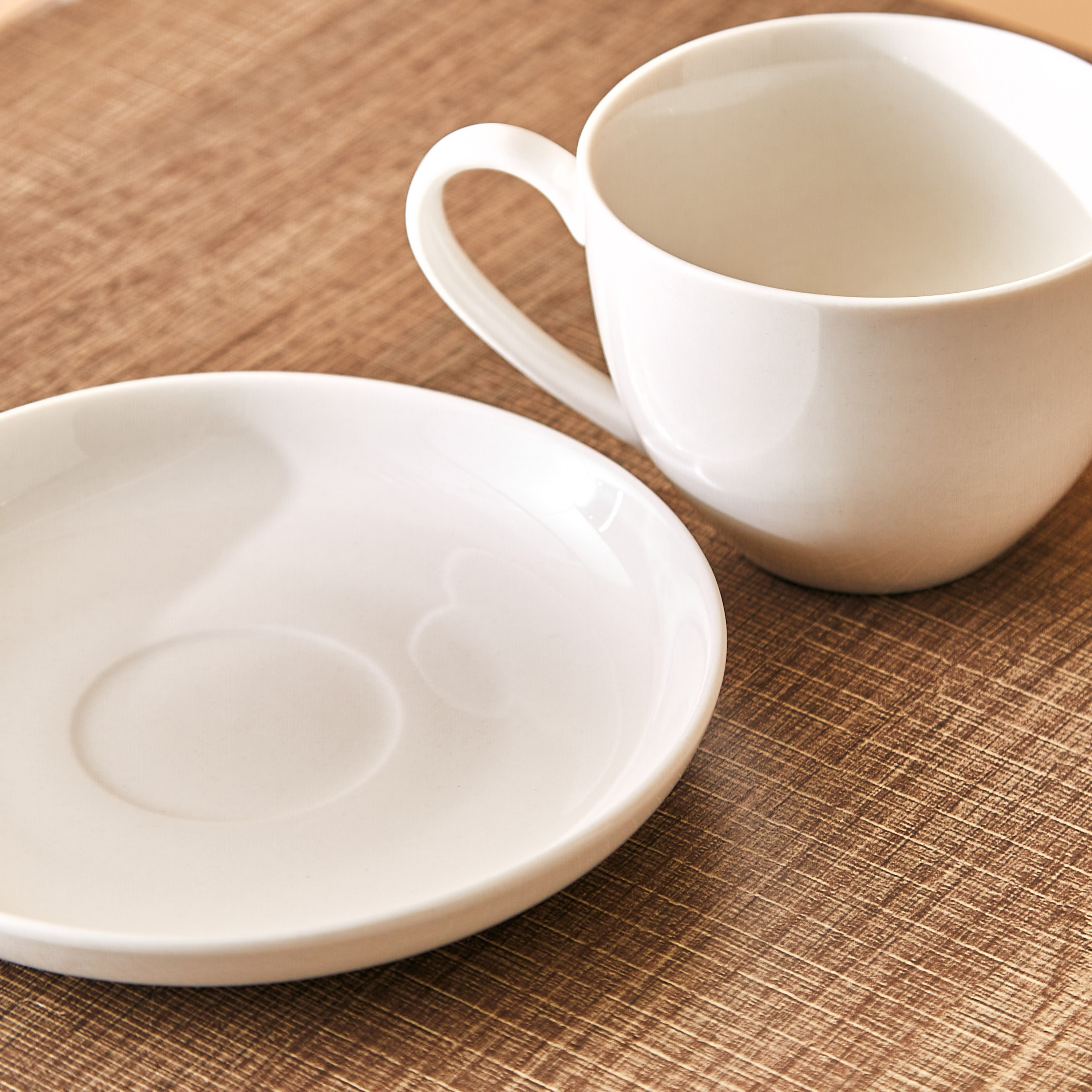 طقم فنجان وصحن من كريمسون- 220 مل-hbxhomeware-diningandtabletop-coffeeandteasets-image-3