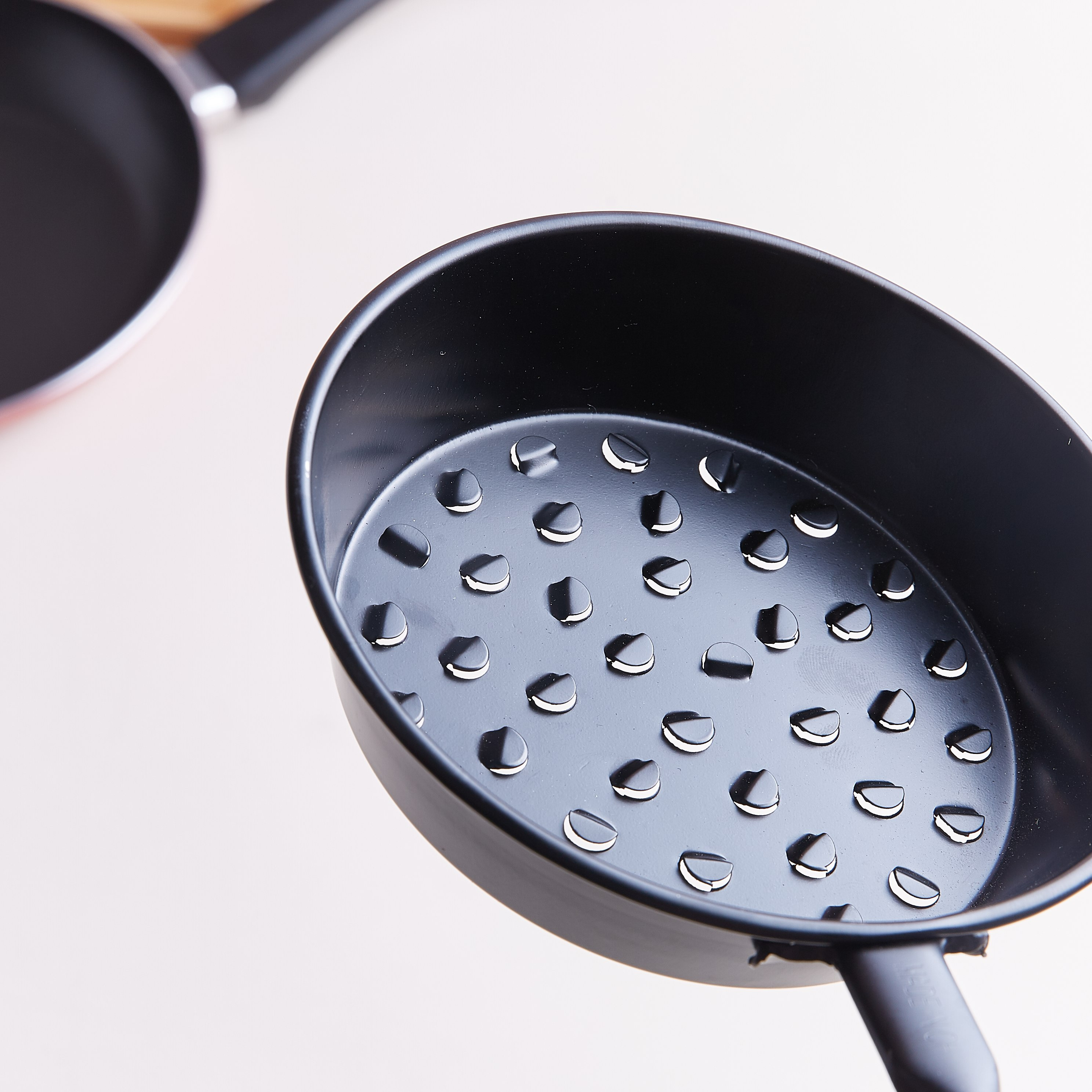 مقلاة فحم من فيير-hbxkitchen-kitchenware-kitchenaccessories-image-2