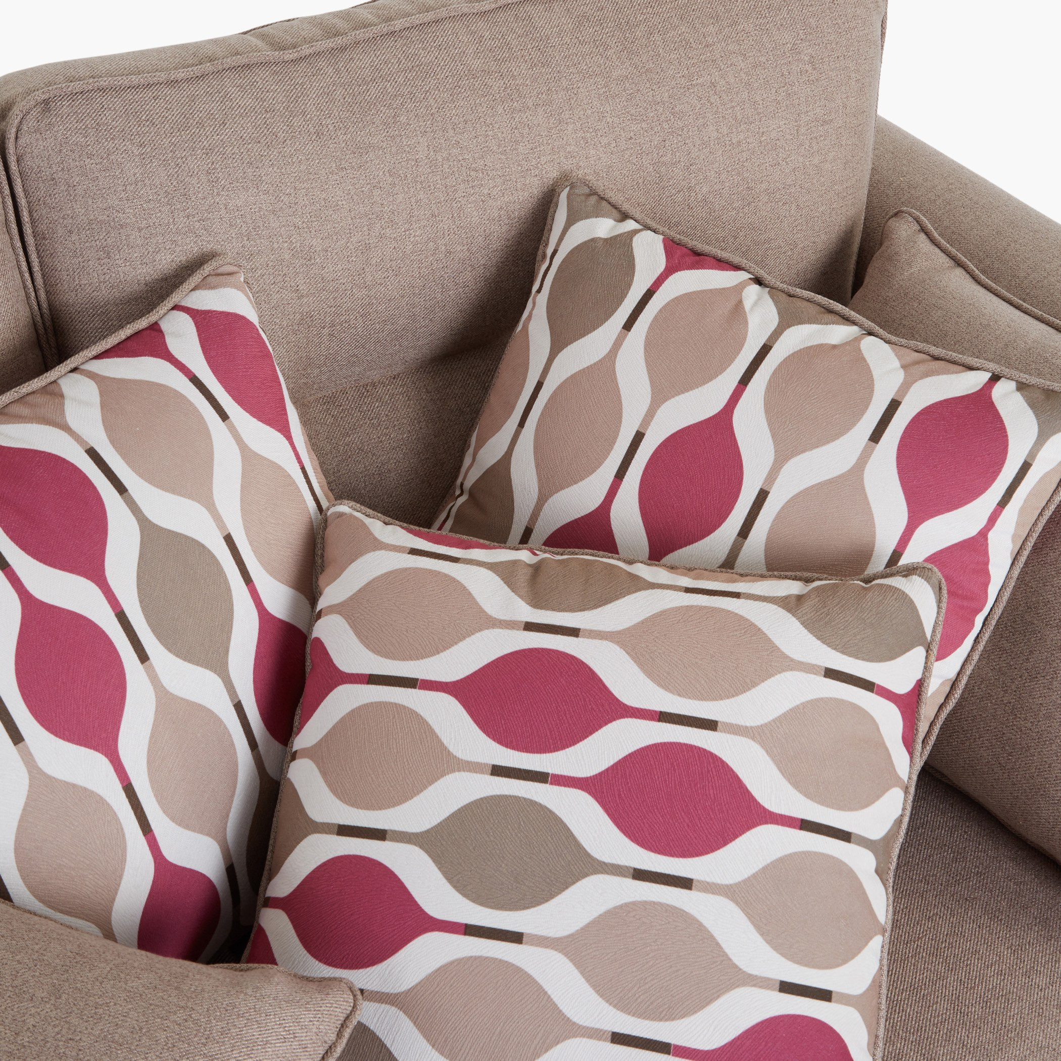 كنبة بثلاثة مقاعد مع وسائد من ألينا-hbxlivingroom-sofasandarmchairs-sofas-image-6