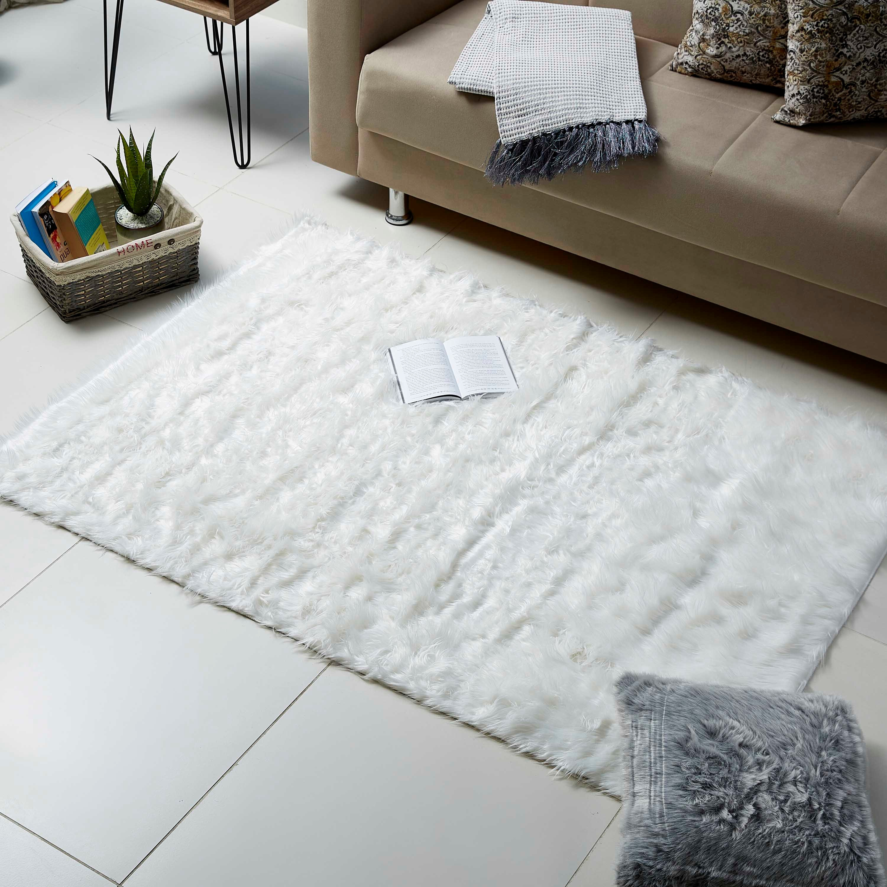 سجادة من جلد أغنام إصطناعي - 120x170 سم-hbxdecorandfurnishings-floorcoverings-rugs-image-1