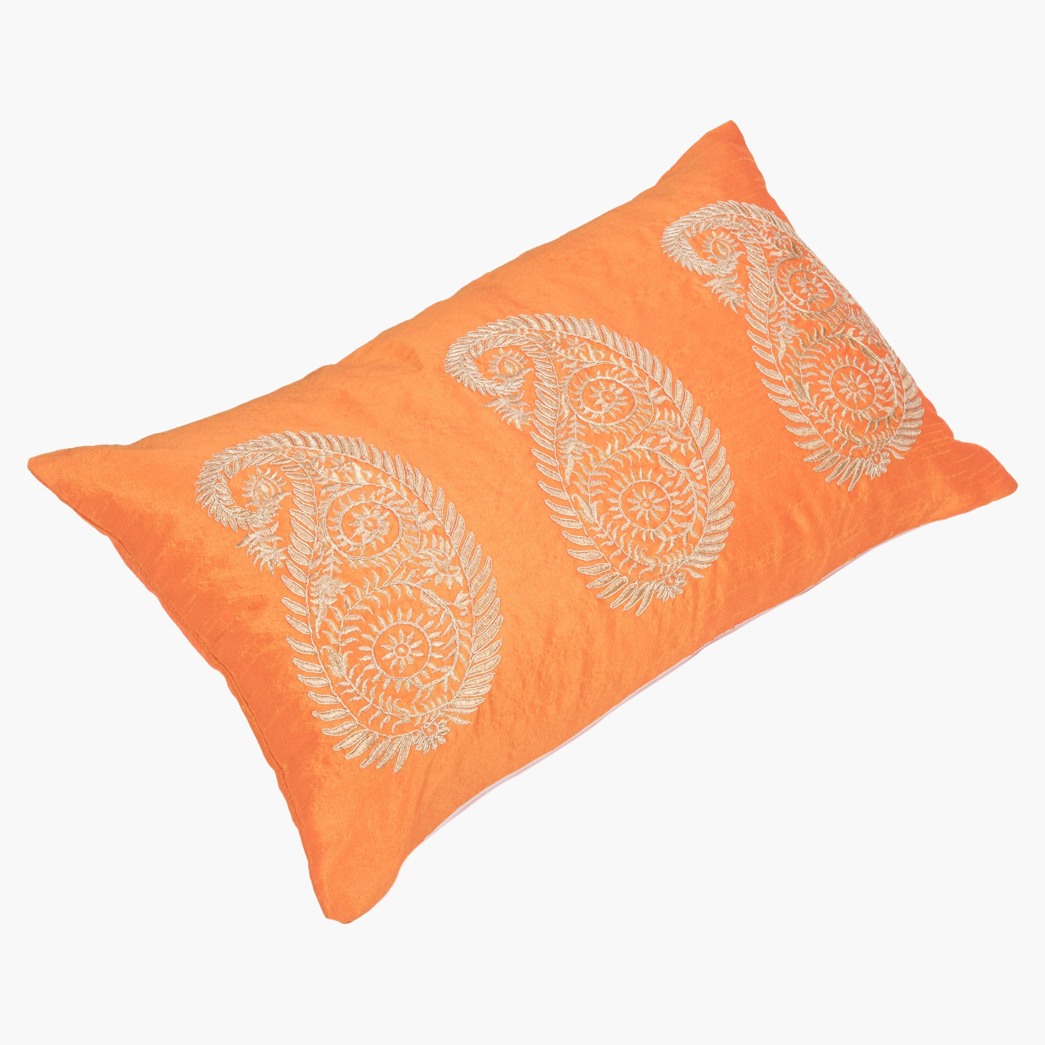 وسادة محشوّة بنقوش بيزلي - 30x50x10 سم-hbxlivingroom-furnishings-cushionsandcovers-filledcushions-image-4