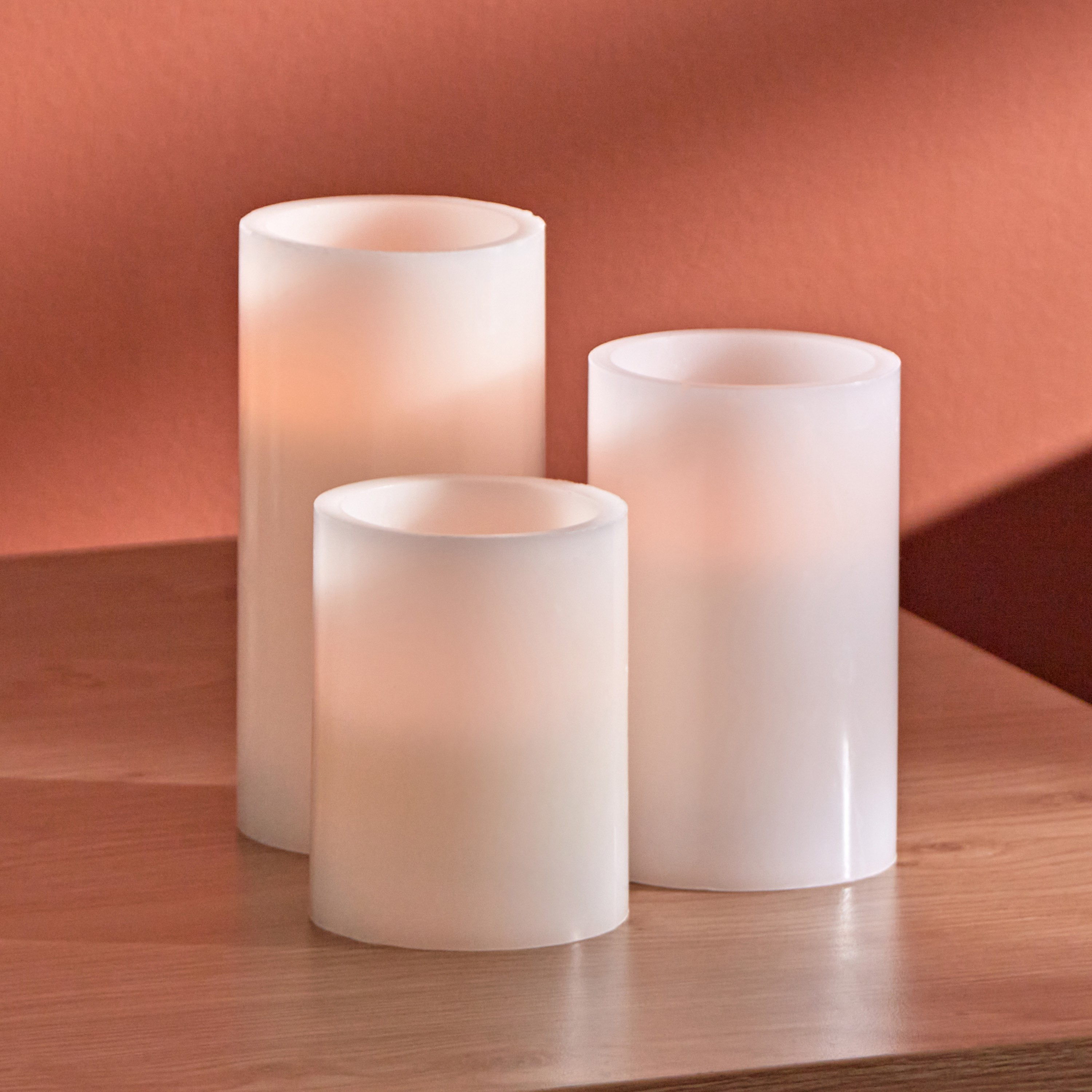حامل شموع بضوء أل إي دي - طقم من ثلاث قطع-hbxlivingroom-decorandaccessories-candles-image-1