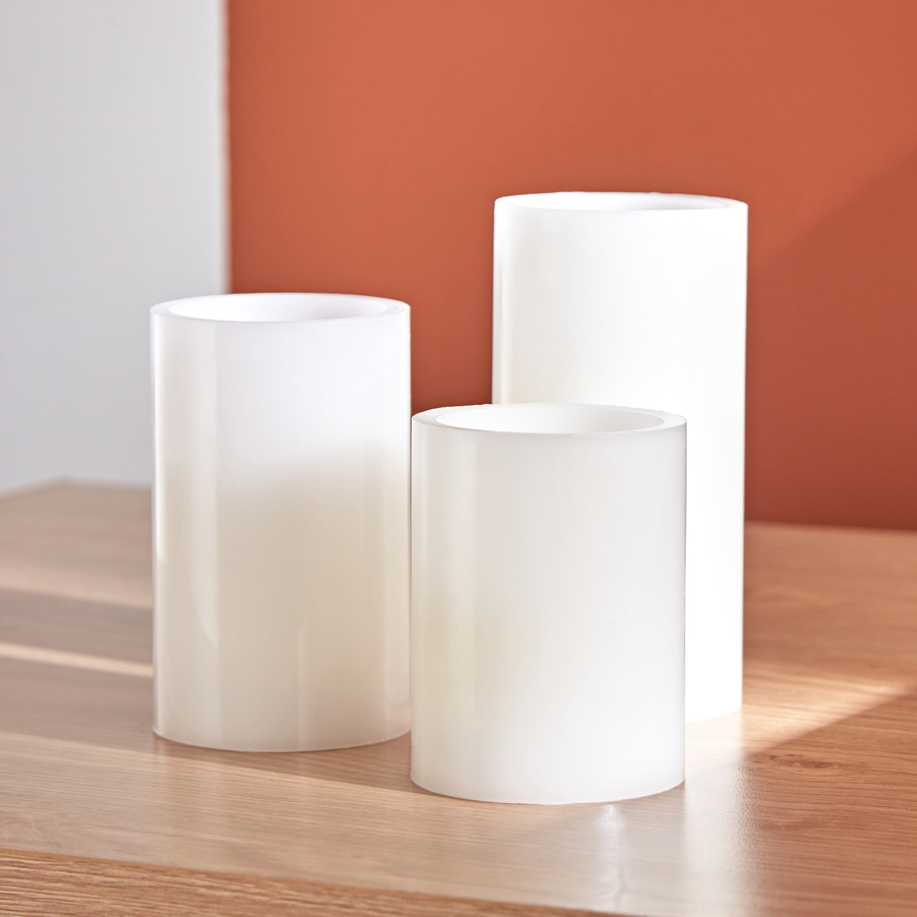 حامل شموع بضوء أل إي دي - طقم من ثلاث قطع-hbxlivingroom-decorandaccessories-candles-image-2