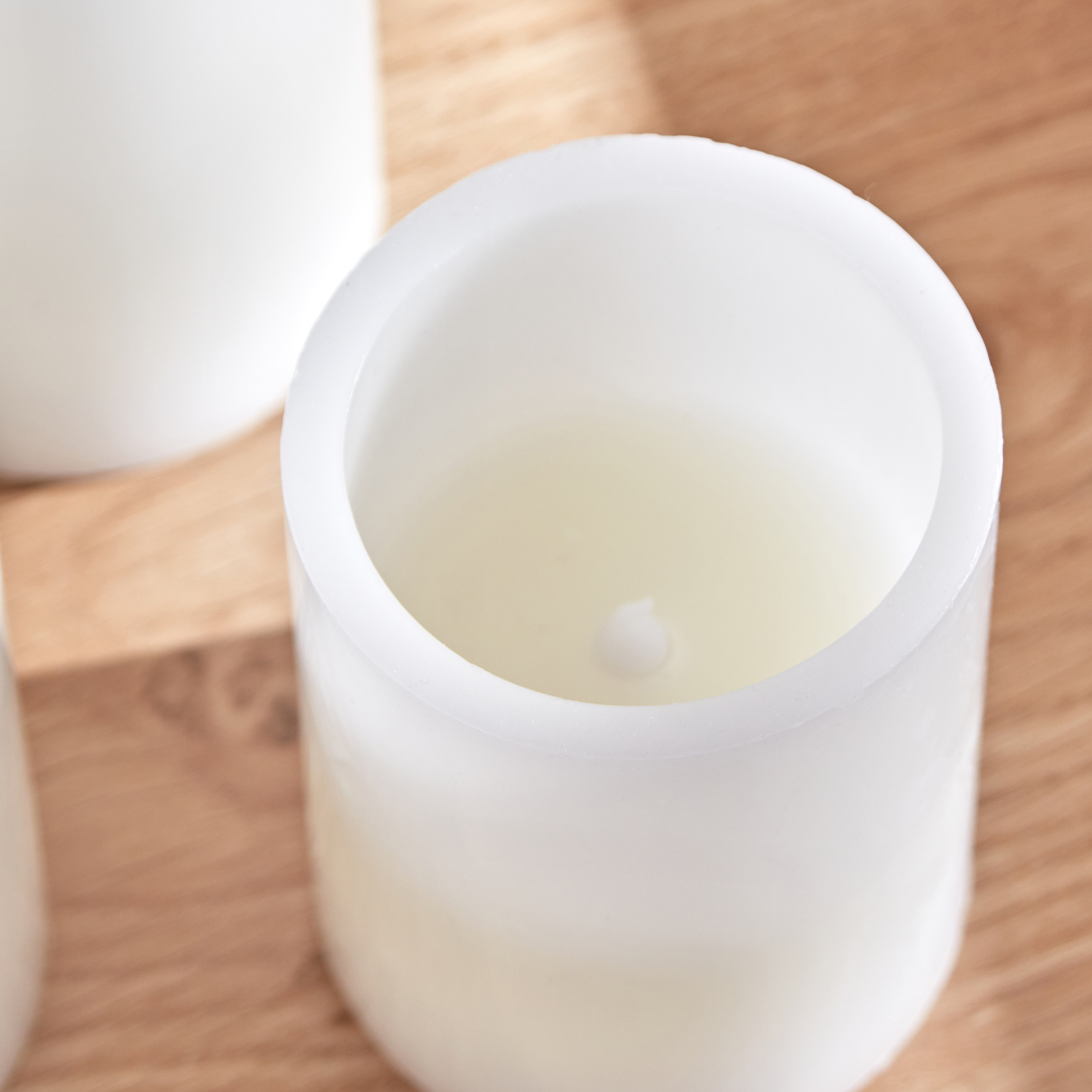 حامل شموع بضوء أل إي دي - طقم من ثلاث قطع-hbxlivingroom-decorandaccessories-candles-image-3