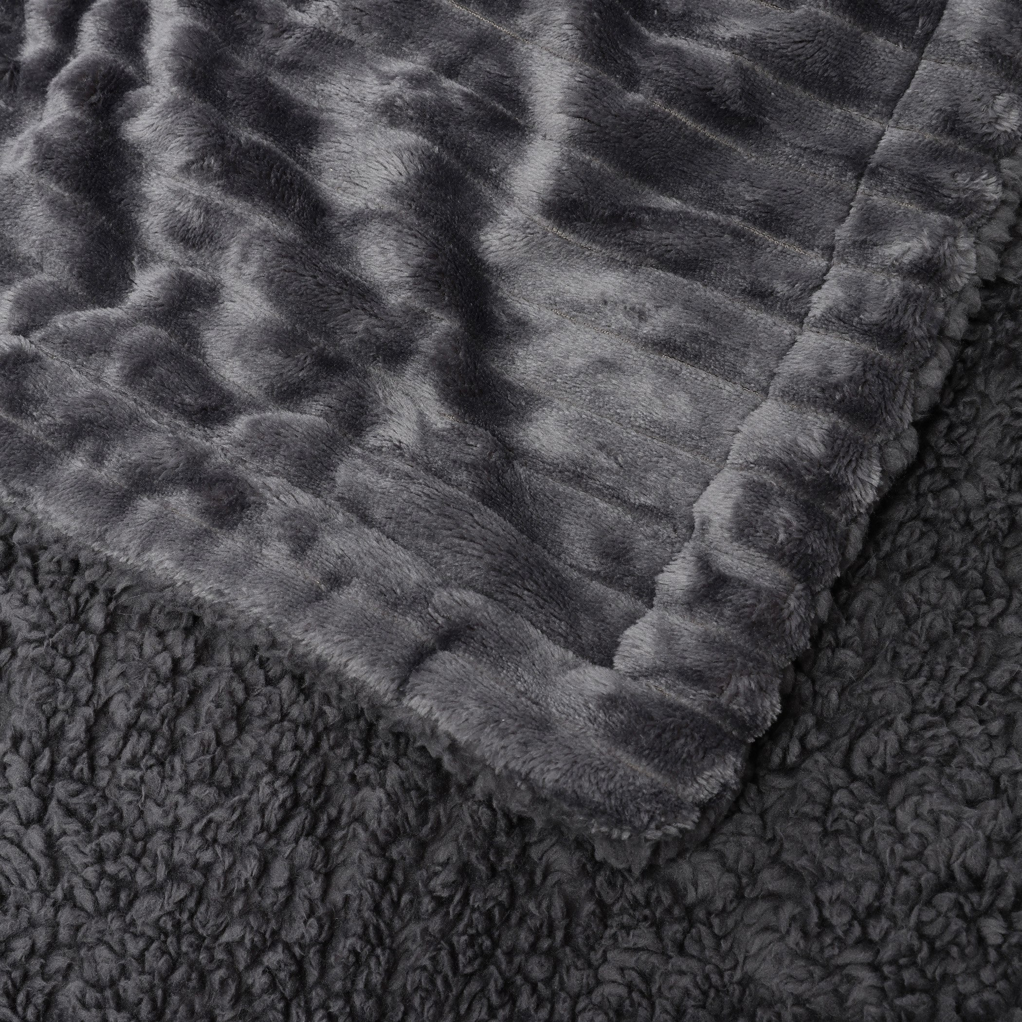 بطانية مزدوجة بتفاصيل قطيفة لوكسوت - 150x220سم-hbxhomeware-hbxbedroom-image-2