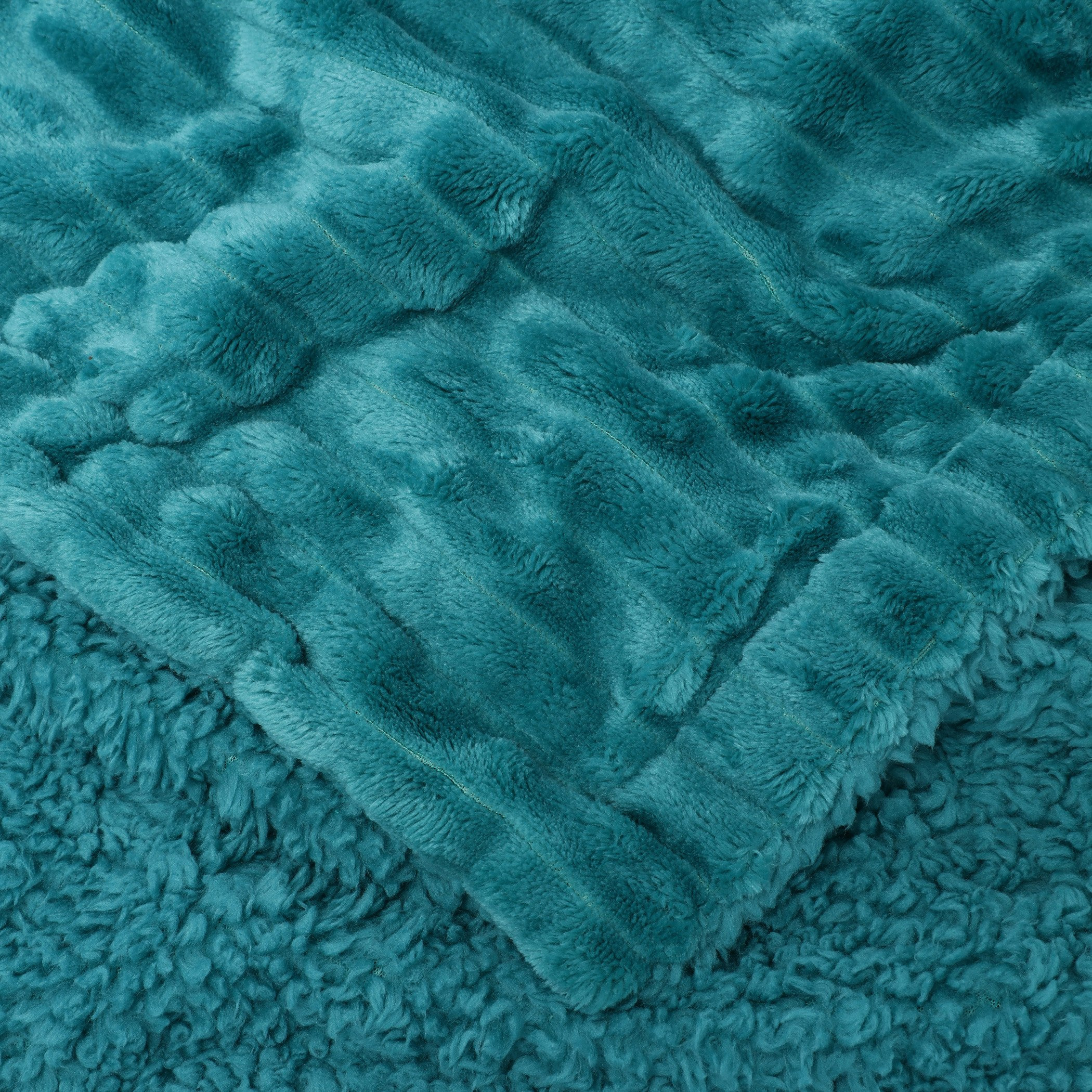 بطانية مزدوجة بتفاصيل قطيفة لوكسوت - 150x220سم-hbxhomeware-hbxbedroom-image-2