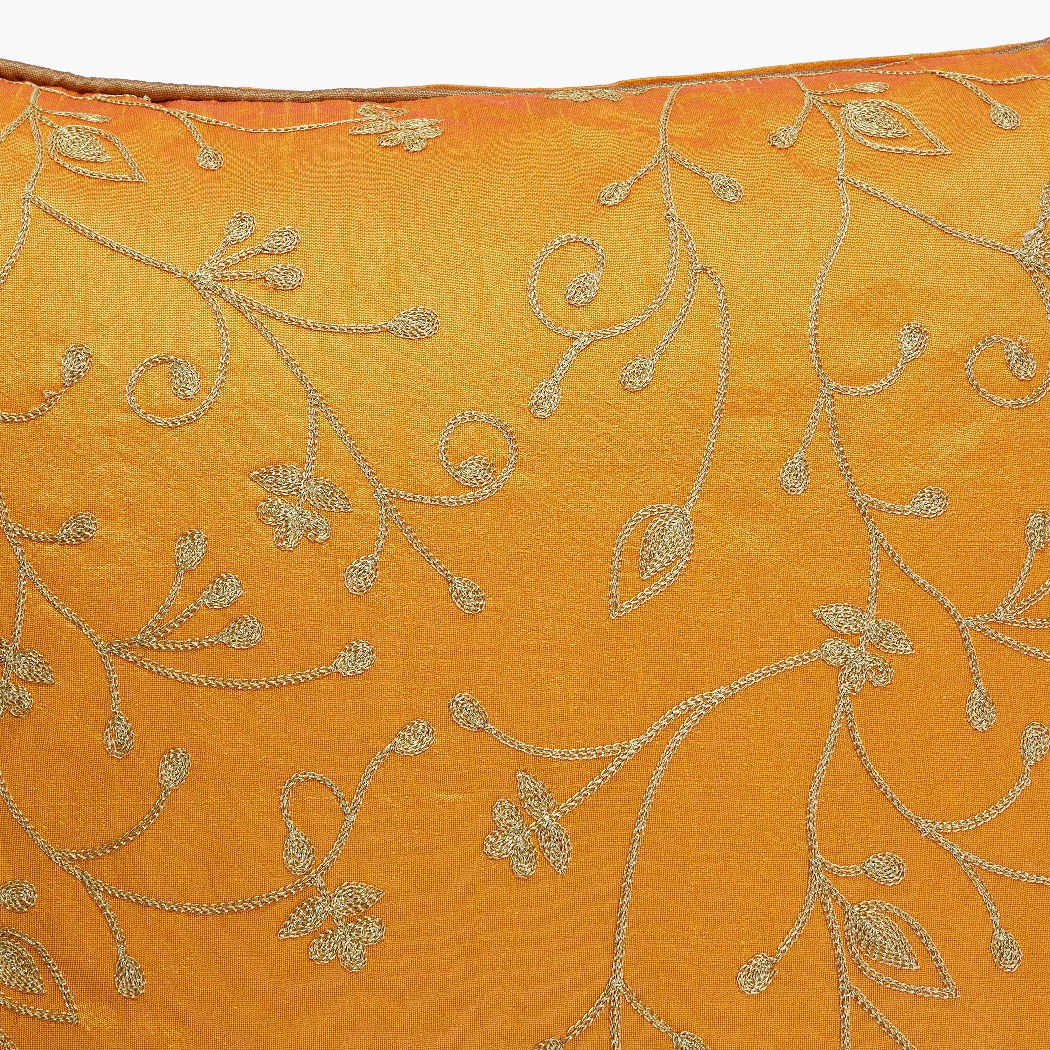 وسادة محشوة مطرّزة من لويس - 45x45سم-hbxlivingroom-furnishings-cushionsandcovers-filledcushions-image-3