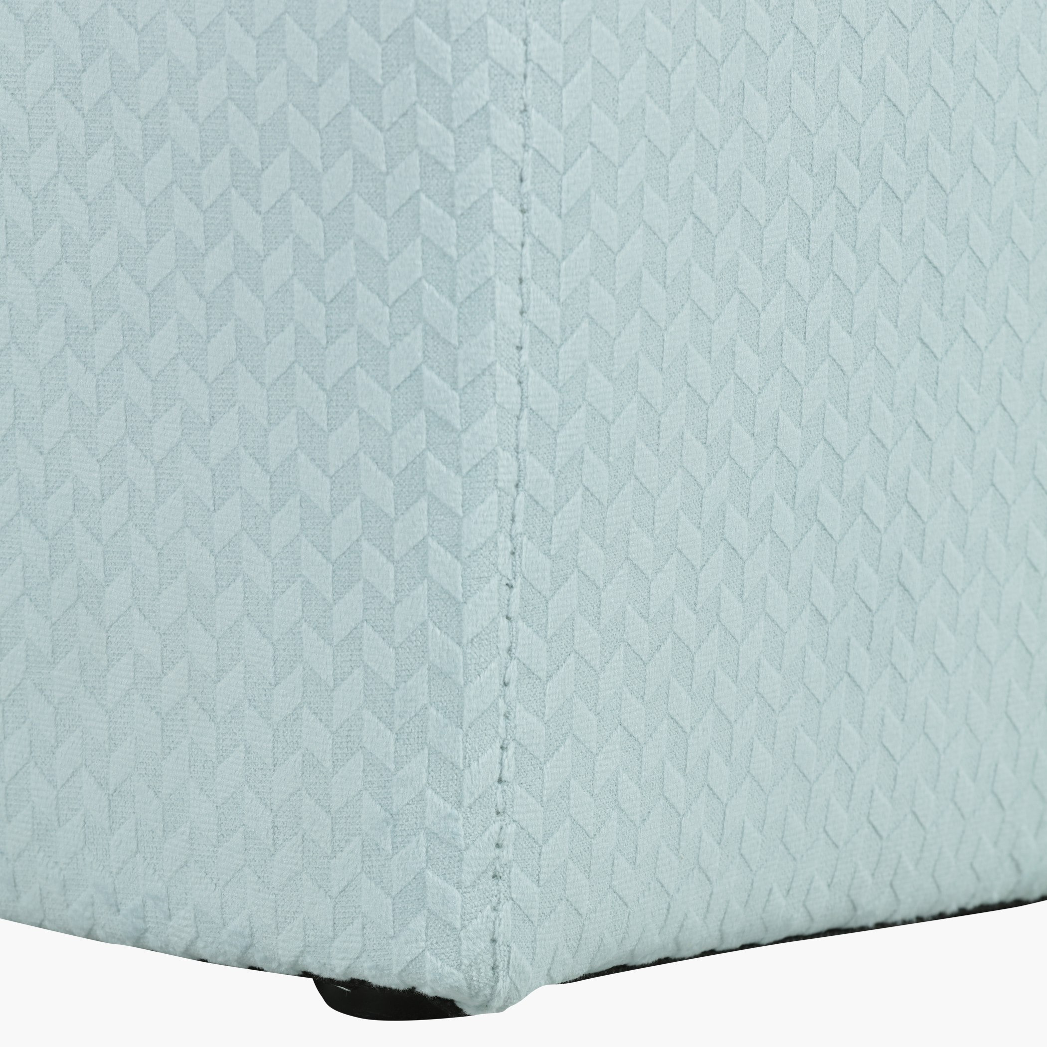 مسند قدم بارز الملمس من تراسي-hbxlivingroom-sofasandarmchairs-ottomansandfootstools-image-3