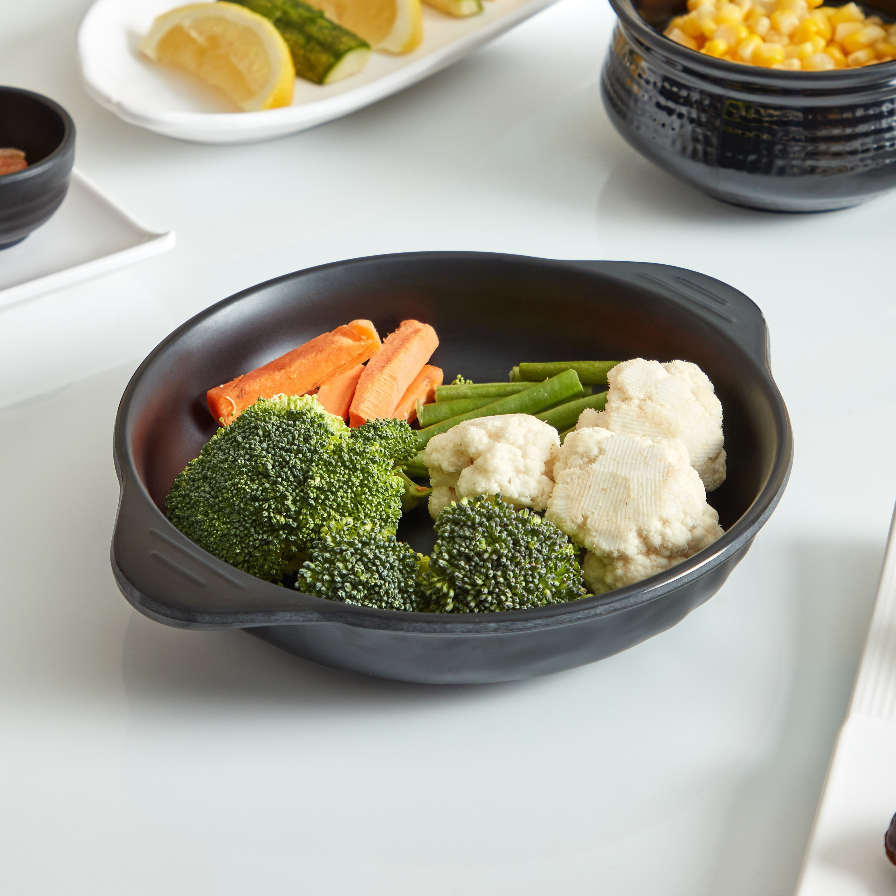 صحن مستدير سيرفو بمقابض من كلاسيك-hbxdecorandfurnishings-tabletop-serveware-image-1