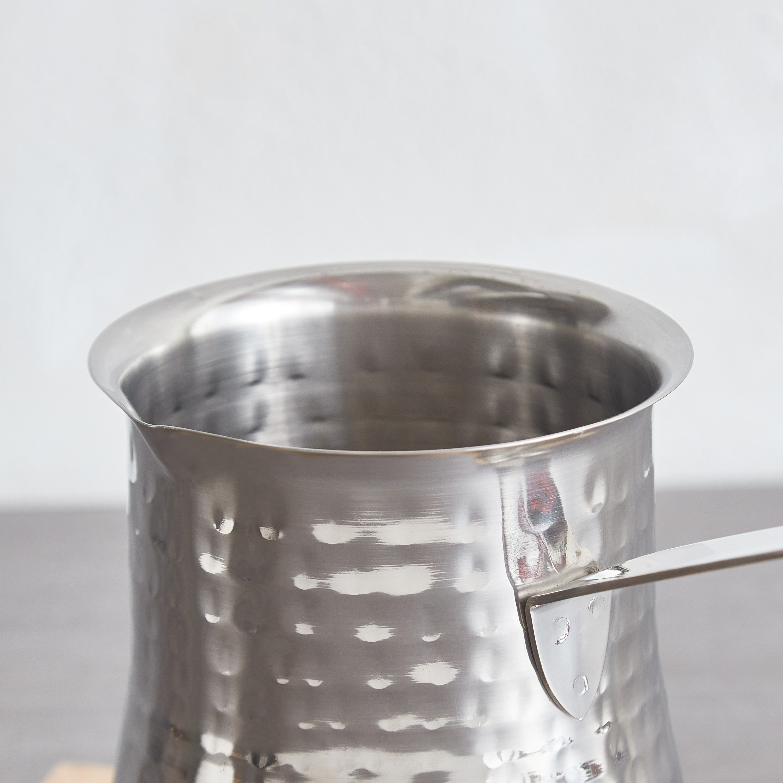 Shine Hammered Stainless Steel Coffee Warmer - 600 ml-hbxkitchen-kitchenware-foodpreparation-image-4