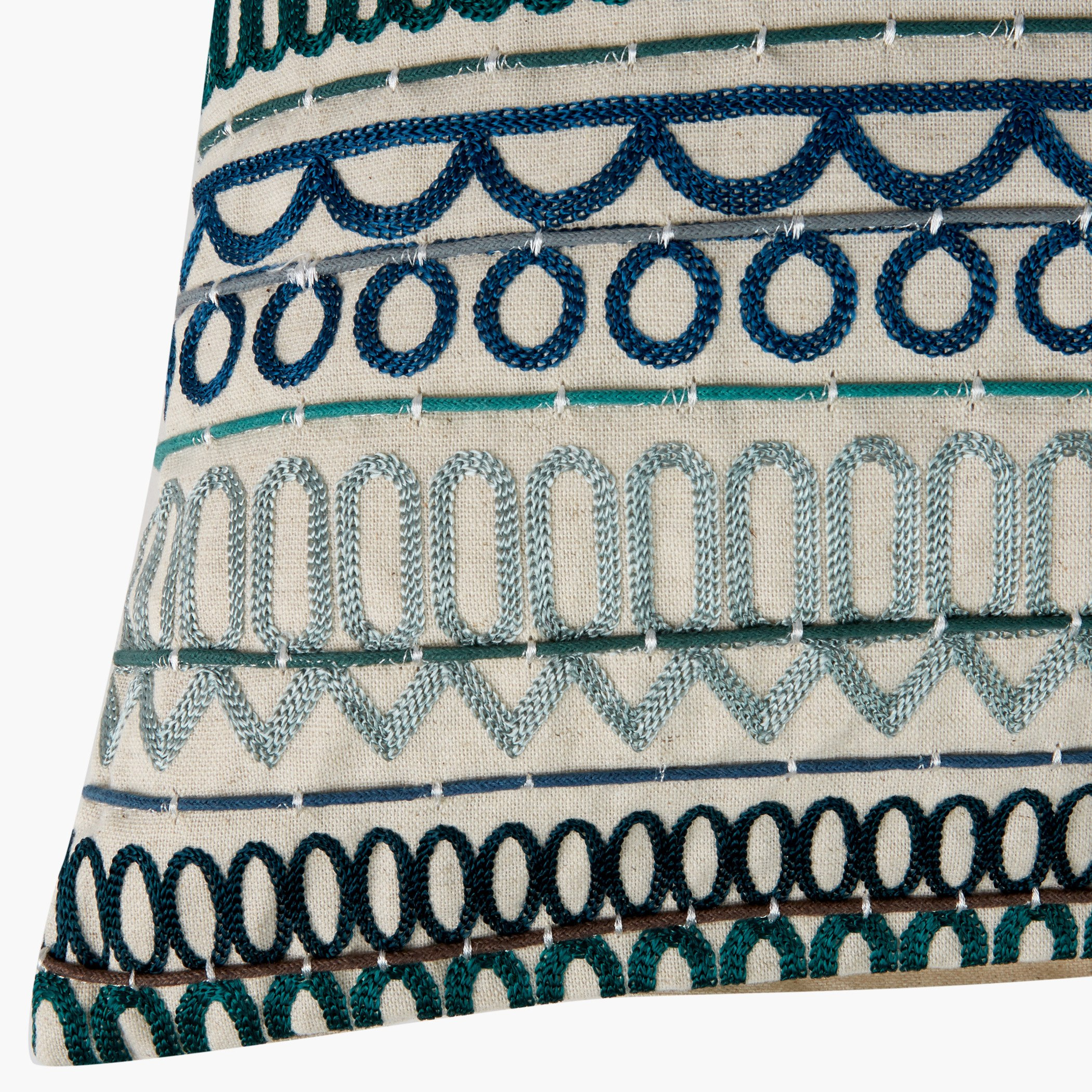 غطاء وسادة مطرّز ومقلّم - 45x45 سم-hbxhomeware-cushionsandcovers-cushioncovers-image-3