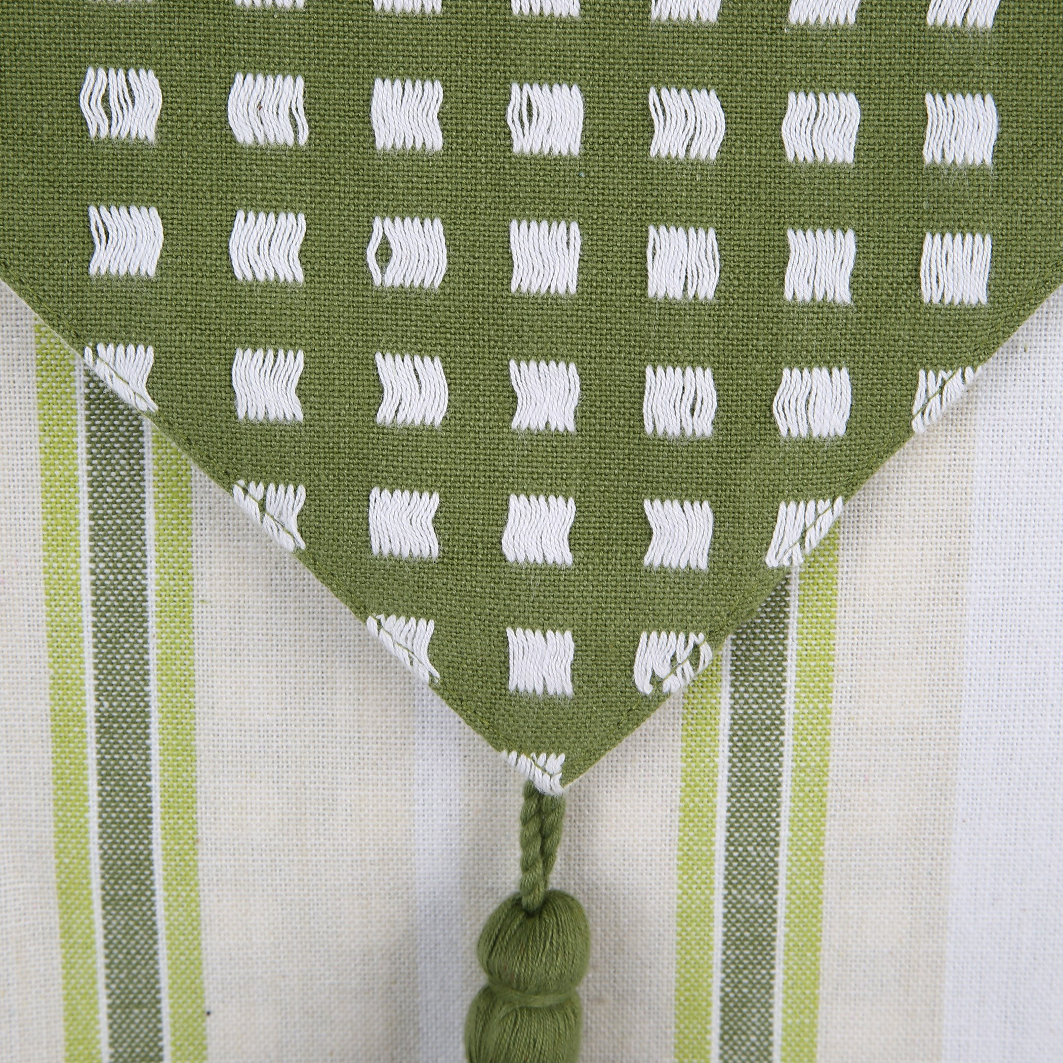مفرش طاولة يُستخدم على الوجهين مزدان بشُرّابات ناثان-hbxdecorandfurnishings-homefurnishings-tablelinens-image-3