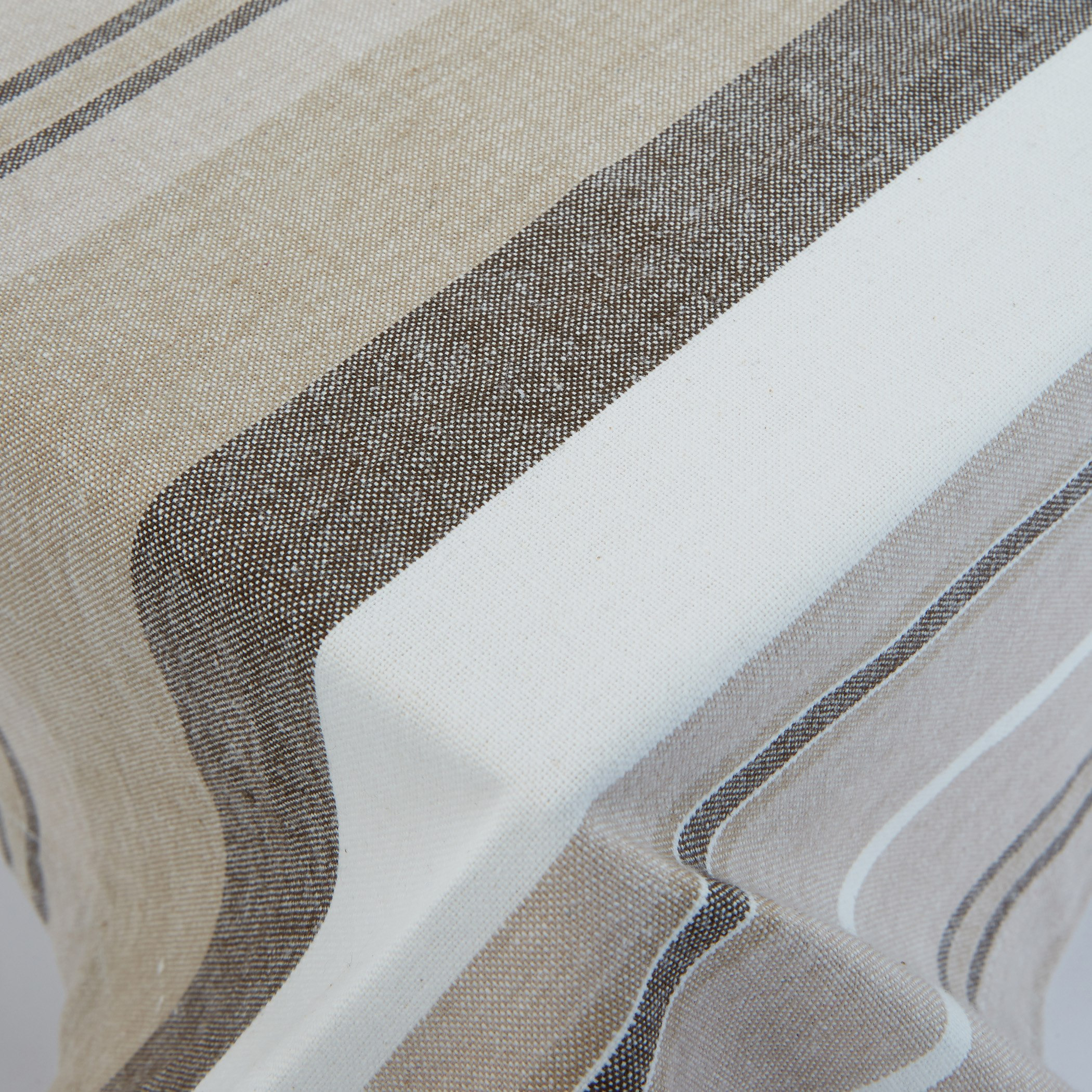 مفرش طاولة مقلم ناثان 150x200سم-hbxdecorandfurnishings-homefurnishings-tablelinens-image-2