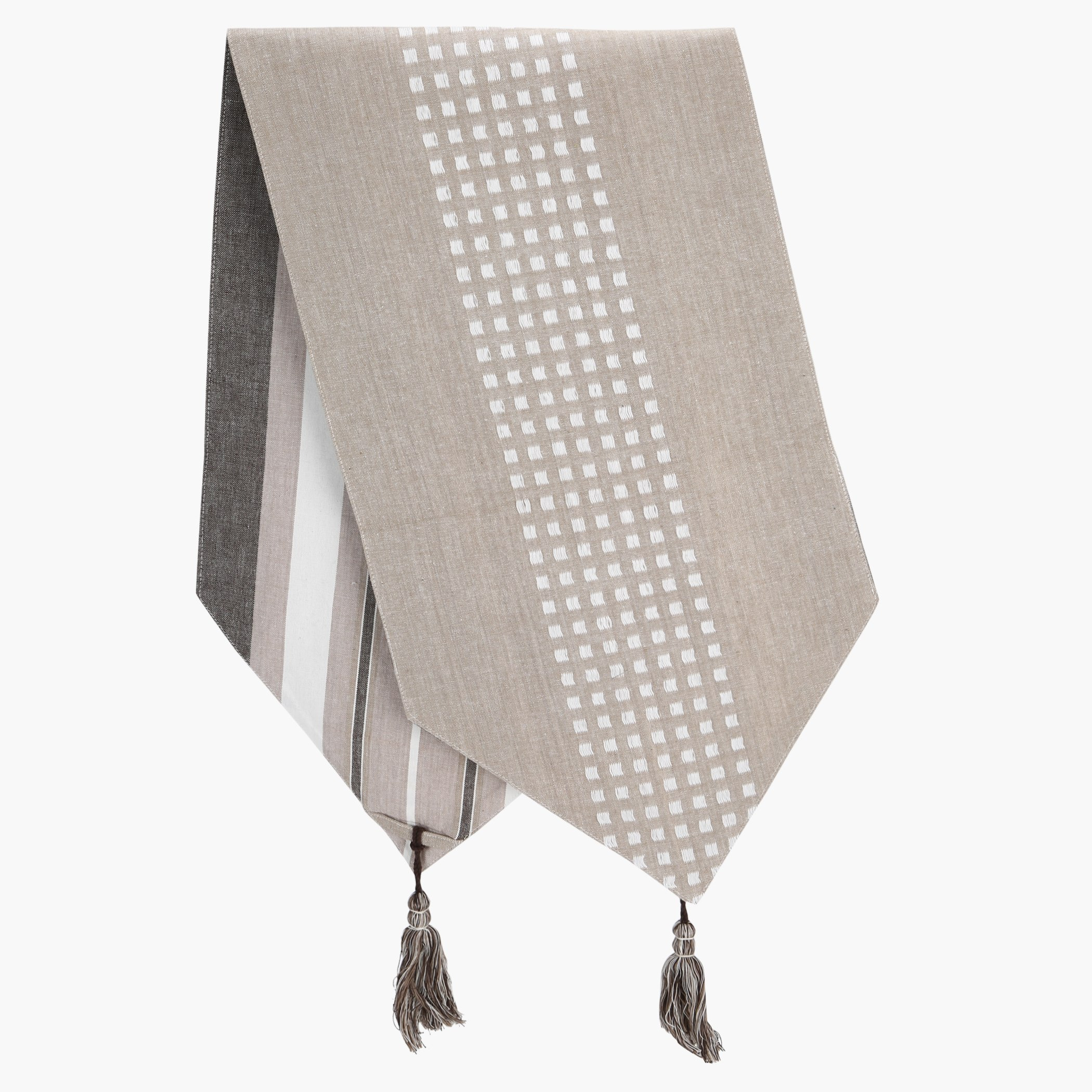 مفرش طاولة يُستخدم على الوجهين مزدان بشُرّابات ناثان-hbxdecorandfurnishings-homefurnishings-tablelinens-image-1