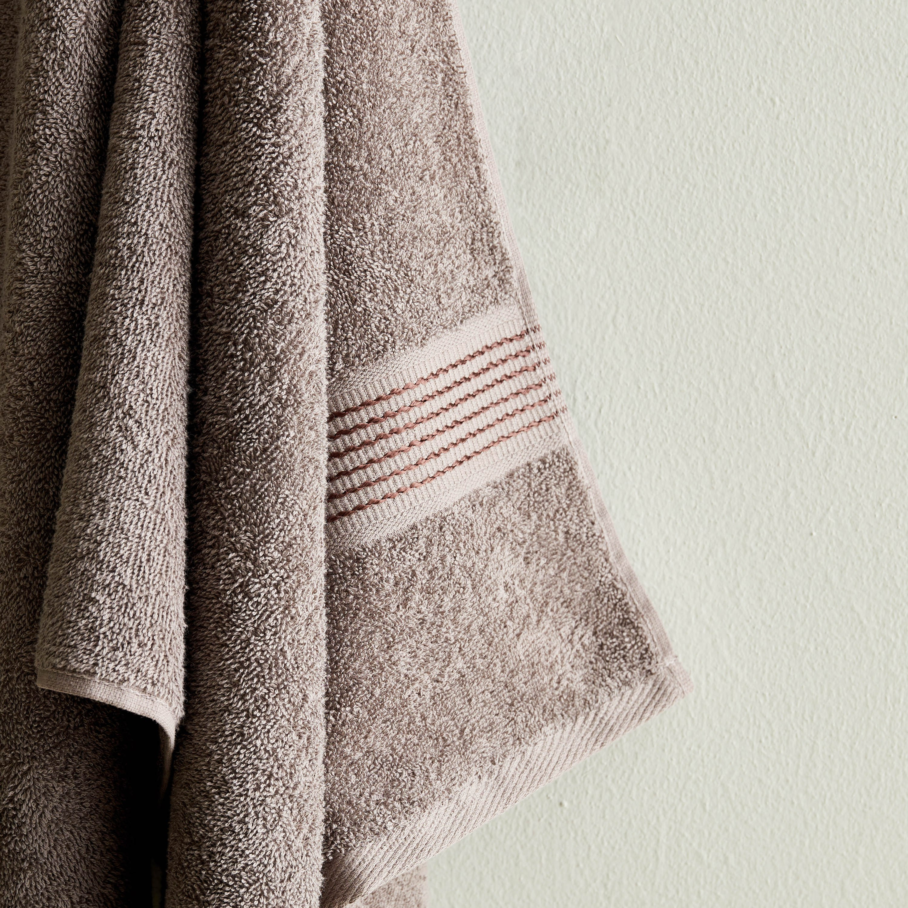 Essential Carded Bath Towel - 70x140 cm-hbxbathroom-bathroomtextiles-image-3