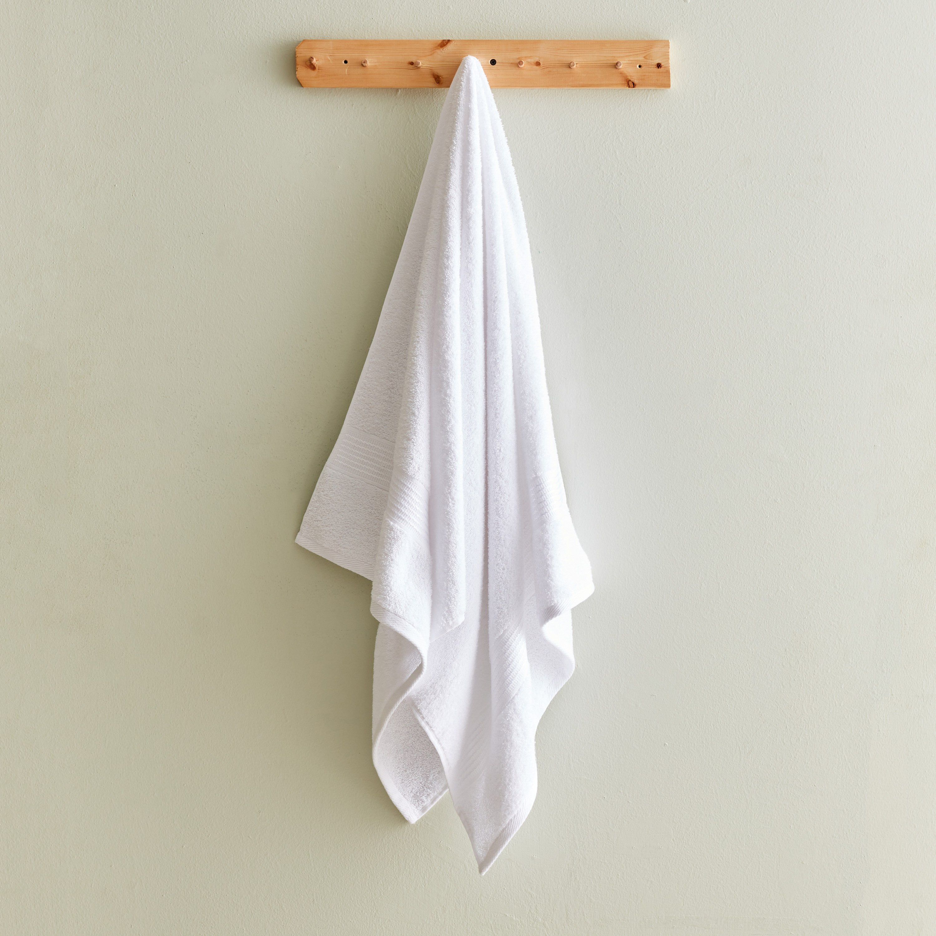 منشفة حمام بارزة المملمس من إسينشيال - 70×140 سم-hbxbathroom-bathroomtextiles-image-1