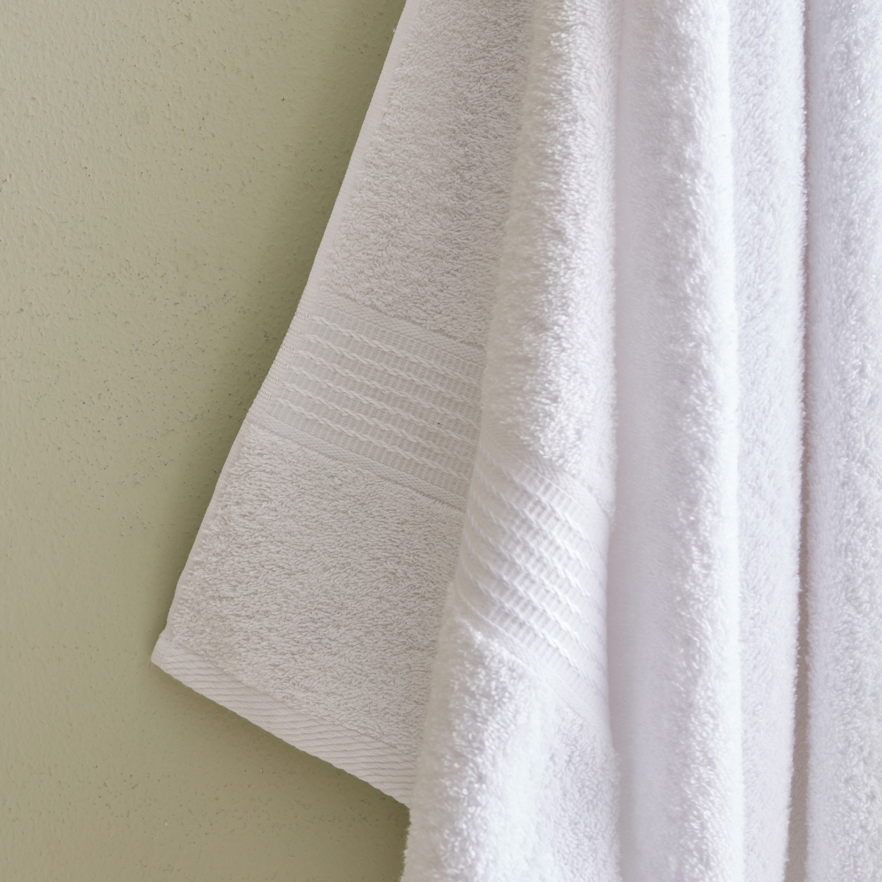منشفة حمام بارزة المملمس من إسينشيال - 70×140 سم-hbxbathroom-bathroomtextiles-image-3