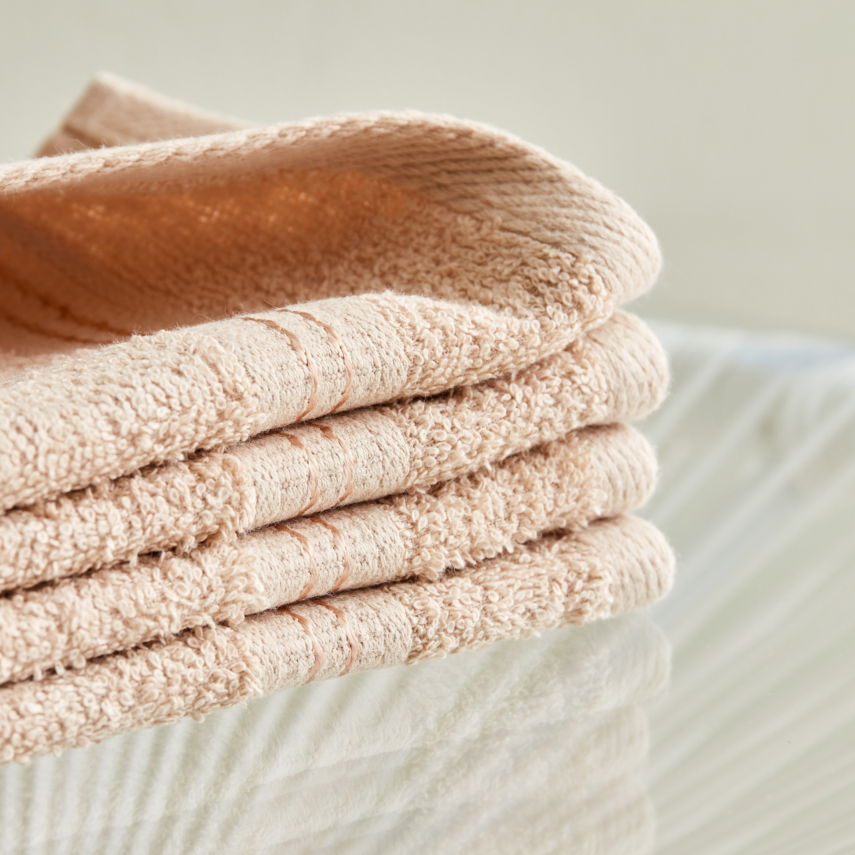 مناشف وجه بارزة الملمس من إسينشيال - طقم من 4 قطع-hbxbathroom-bathroomtextiles-image-2