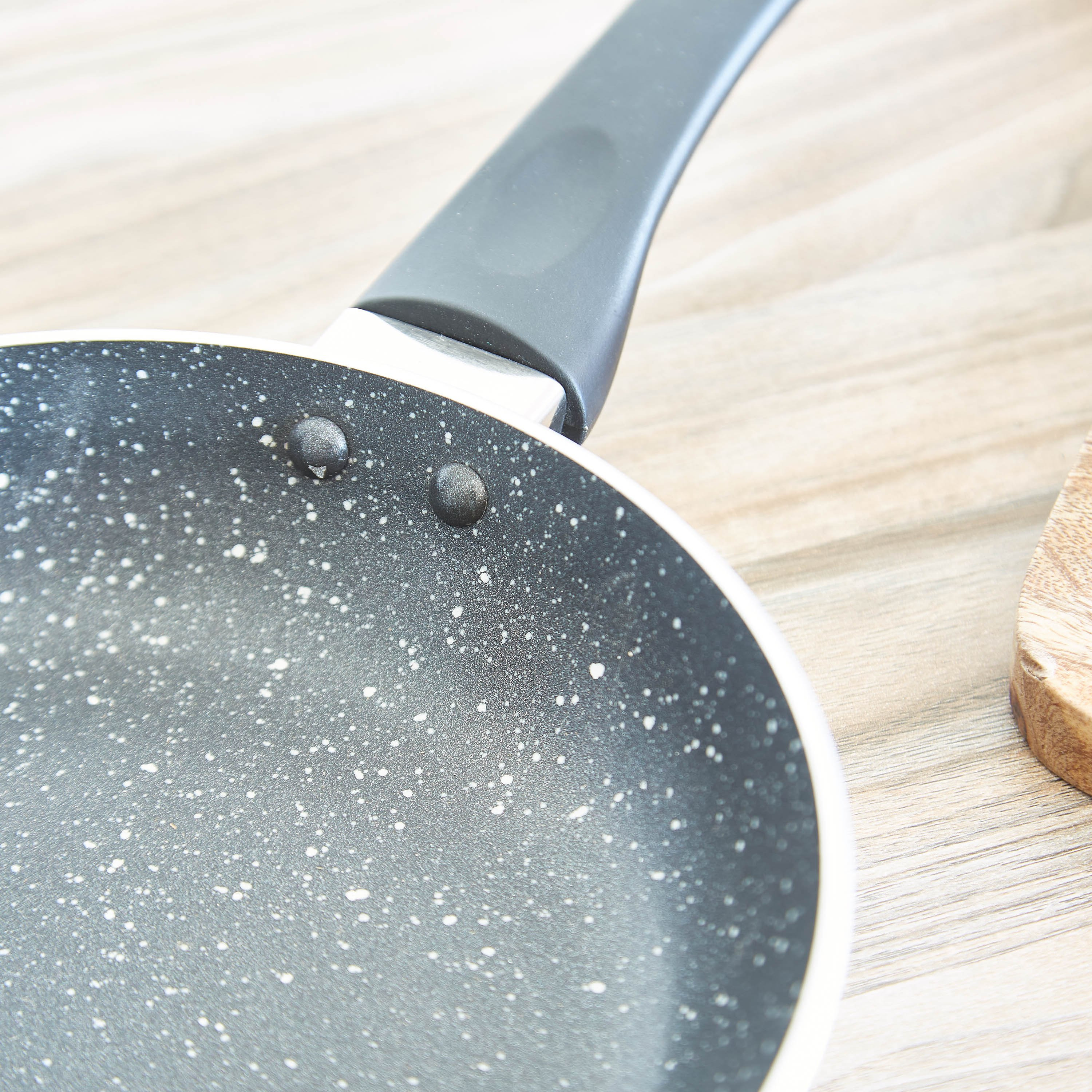 مقلاة من أونيكس - 20 سم-hbxkitchen-kitchenware-foodpreparation-image-2