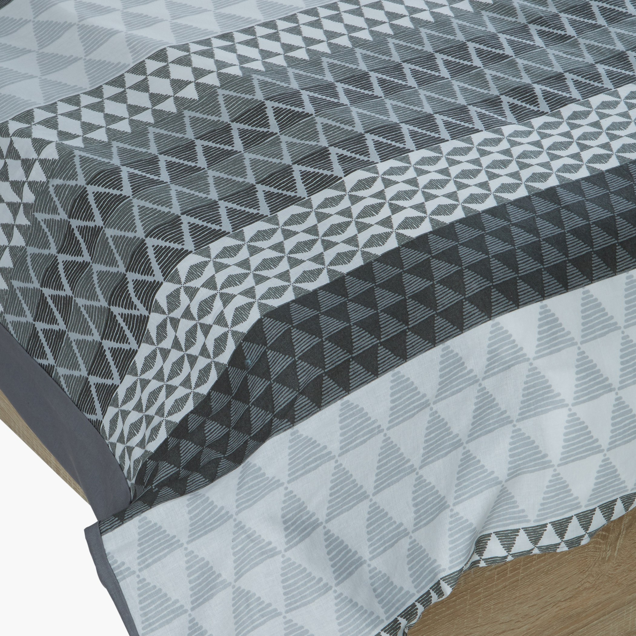 طقم أغطية لحاف كينج 3 قطع بطبعات من هانا - 220x220 سم-PROMO_HB_AE_B1G1_250925-image-2