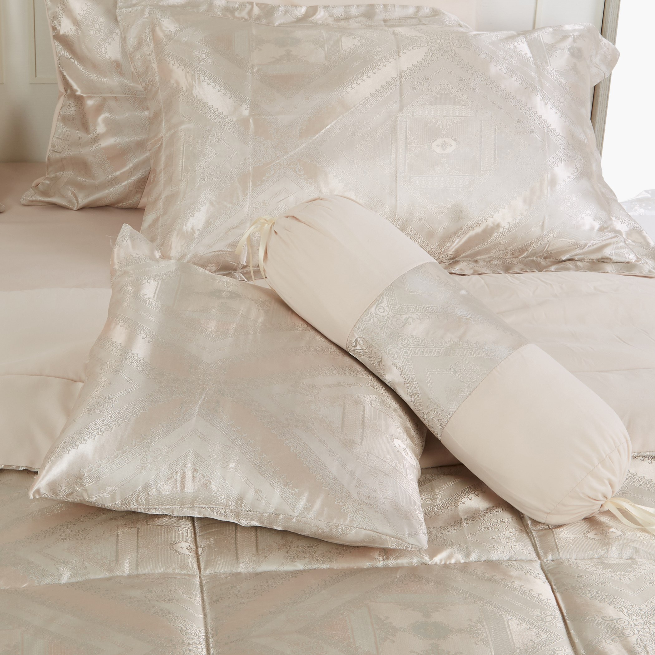 طقم لحاف كينج 9 قطع من جاكارد هوبارد - 240x220 سم-hbxhomeware-hbxdecorandfurnishings-image-3