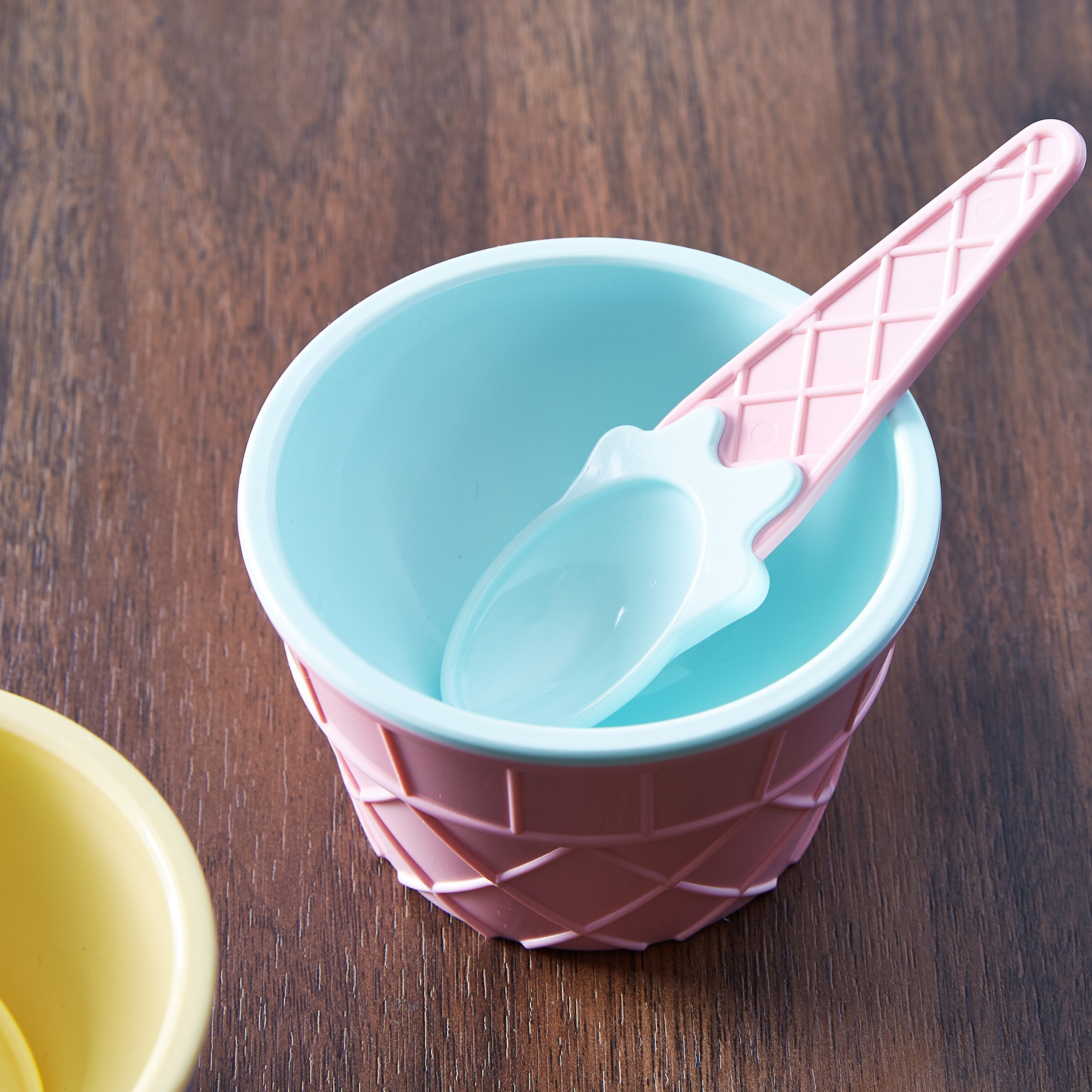 طقم فناجين آيس كريم من كارنفال - 4 قطع-hbxhomeware-hbxkidsandyouth-image-2