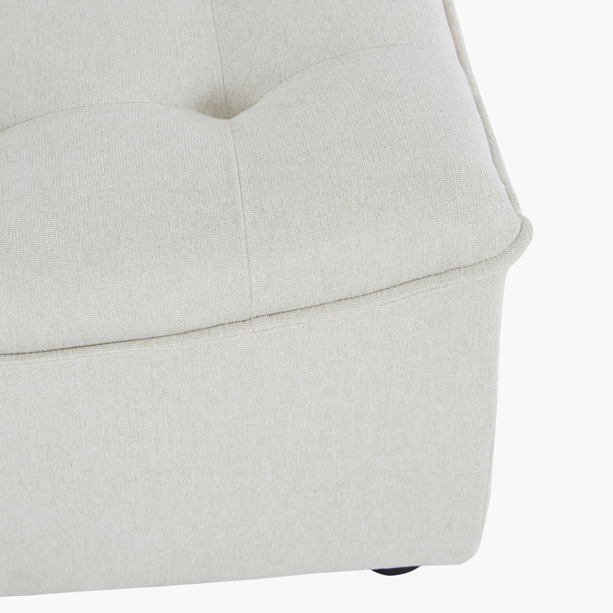 مسند قدم معنقد من بورتون-hbxlivingroom-sofasandarmchairs-ottomansandfootstools-image-4