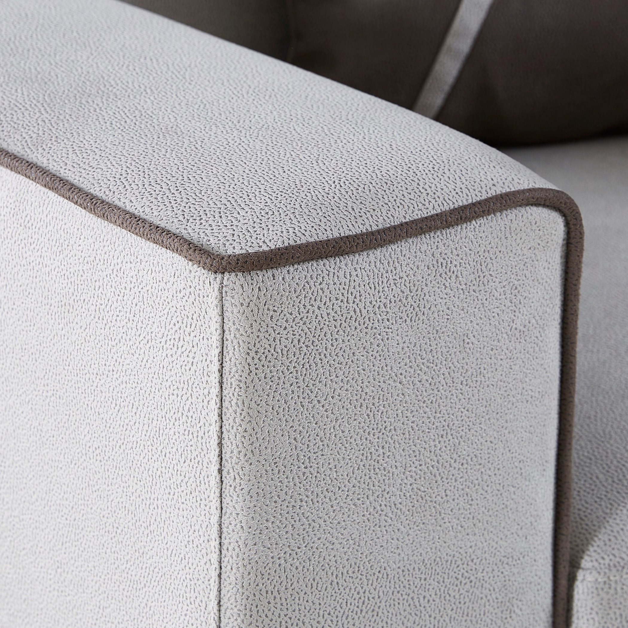 كنبة بمقعد فردي ووسائد من شارون-hbxlivingroom-sofasandarmchairs-sofas-image-5