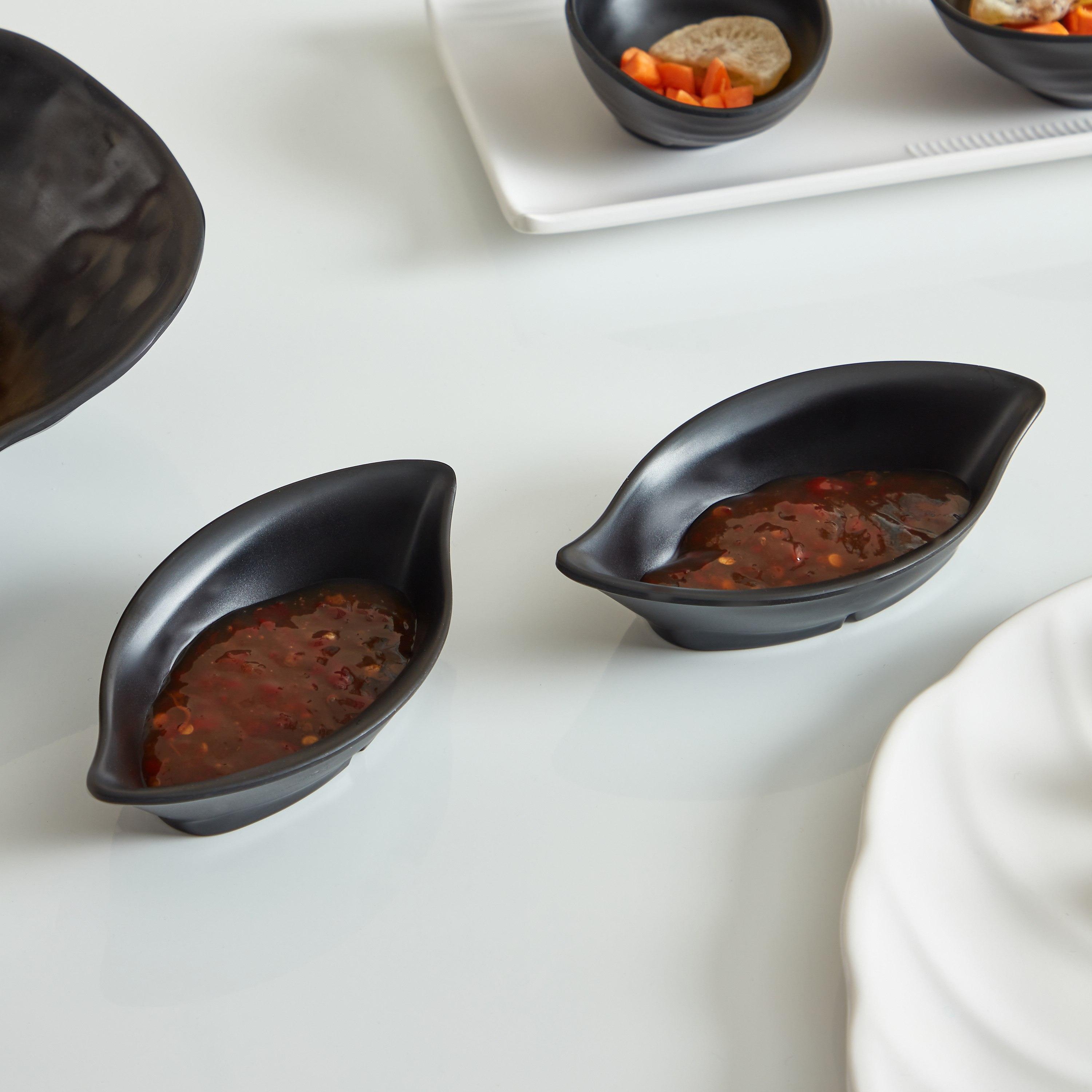 وعاء تقديم صغير على شكل ورقة شجرة من كلاسيك - طقم من قطعتين-hbxdecorandfurnishings-tabletop-serveware-image-1