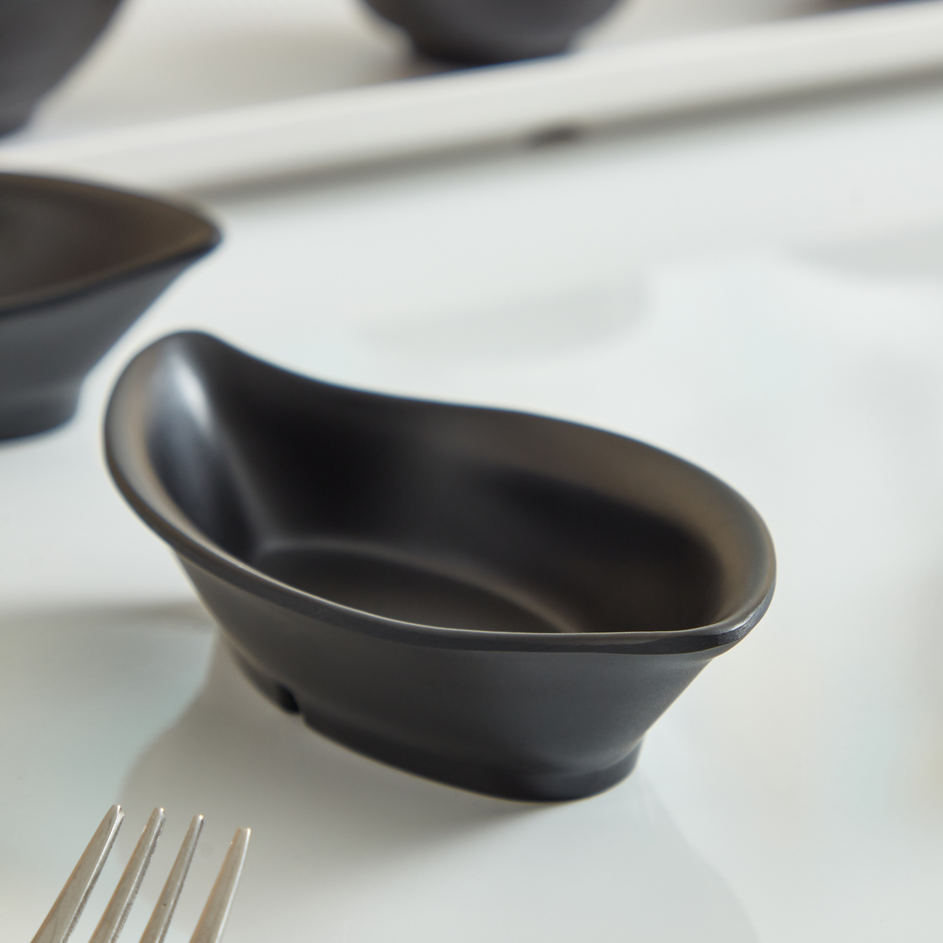 وعاء تقديم صغير على شكل ورقة شجرة من كلاسيك - طقم من قطعتين-hbxdecorandfurnishings-tabletop-serveware-image-3