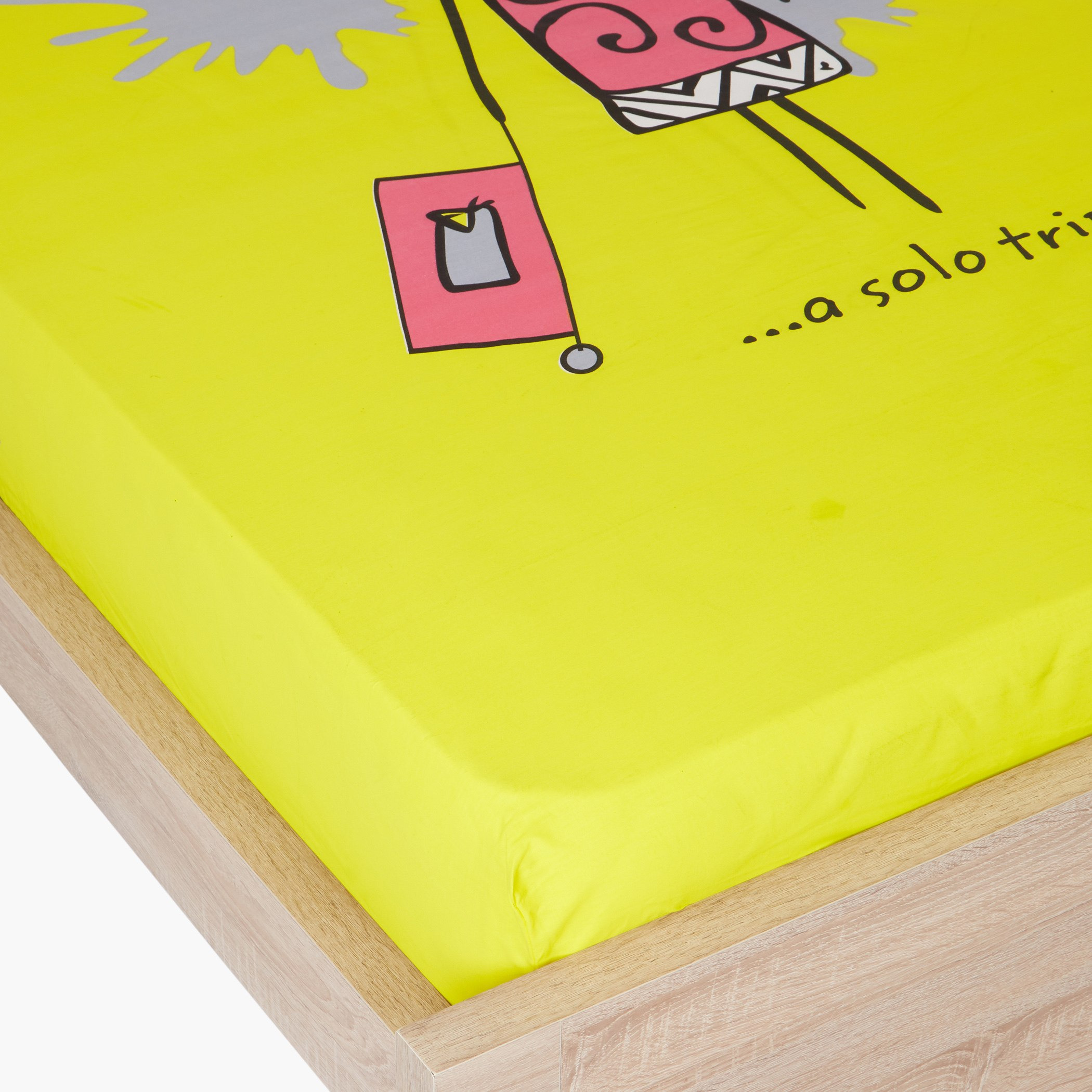 شرشف مطّاطي مزدوج بطبعات هابينيس إز إيه سولو تريب - 120x200 سم-hbxhomeware-hbxbedroom-image-1