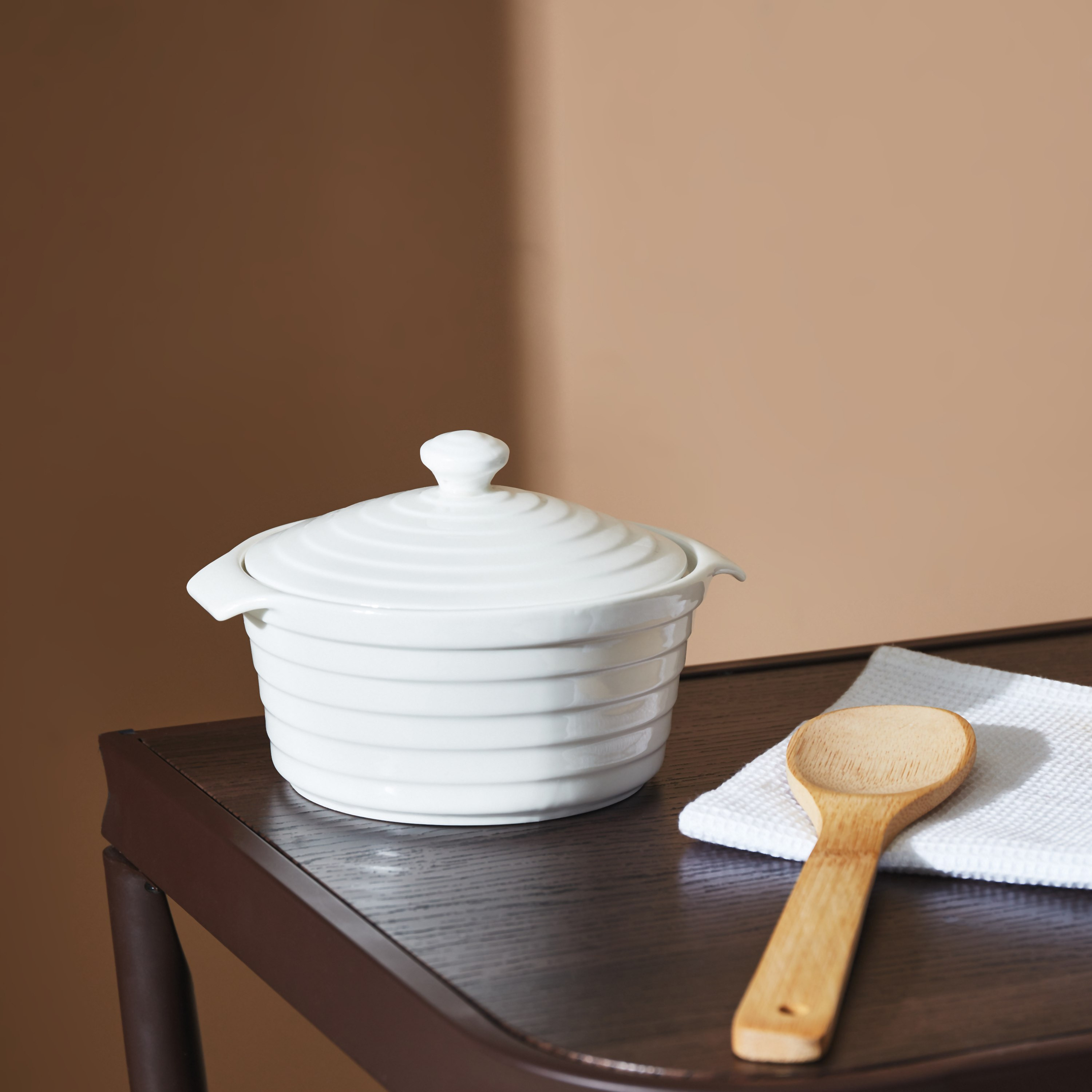 كسرولة مستديرة بارزة الملمس من إليجانس-hbxdecorandfurnishings-tabletop-serveware-image-5