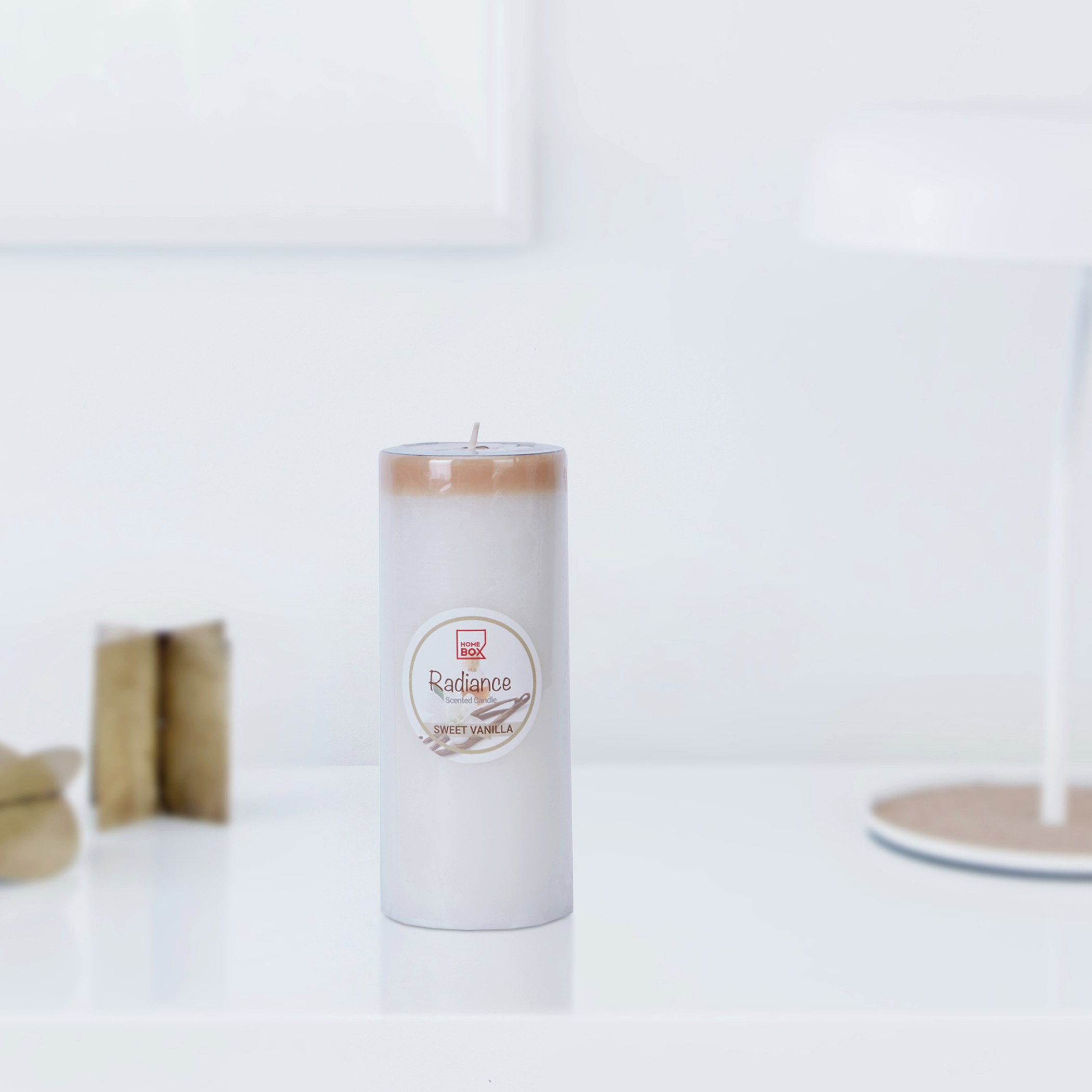 شمعة عمودية سويت فانيلا راديانس-hbxdecorandfurnishings-homefragrance-candles-image-1