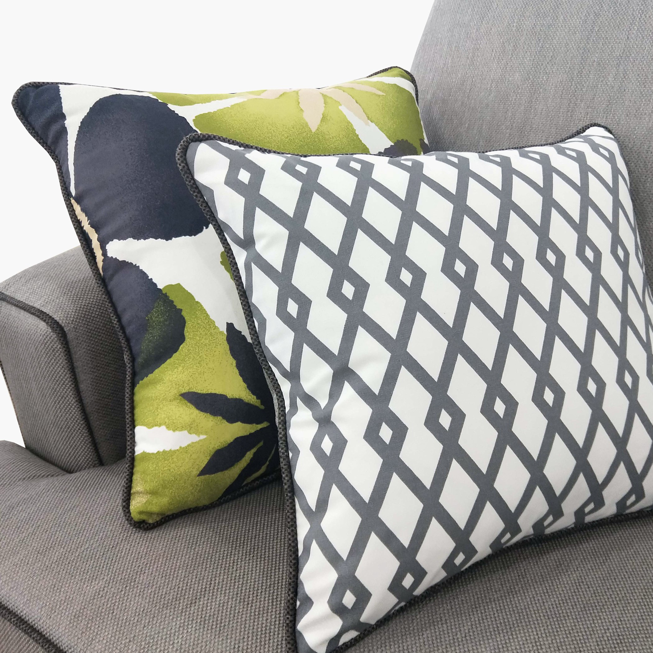 أريكة بثلاث مقاعد مع وسائد  مطبوعة من بورشام.-hbxlivingroom-sofasandarmchairs-sofas-image-6