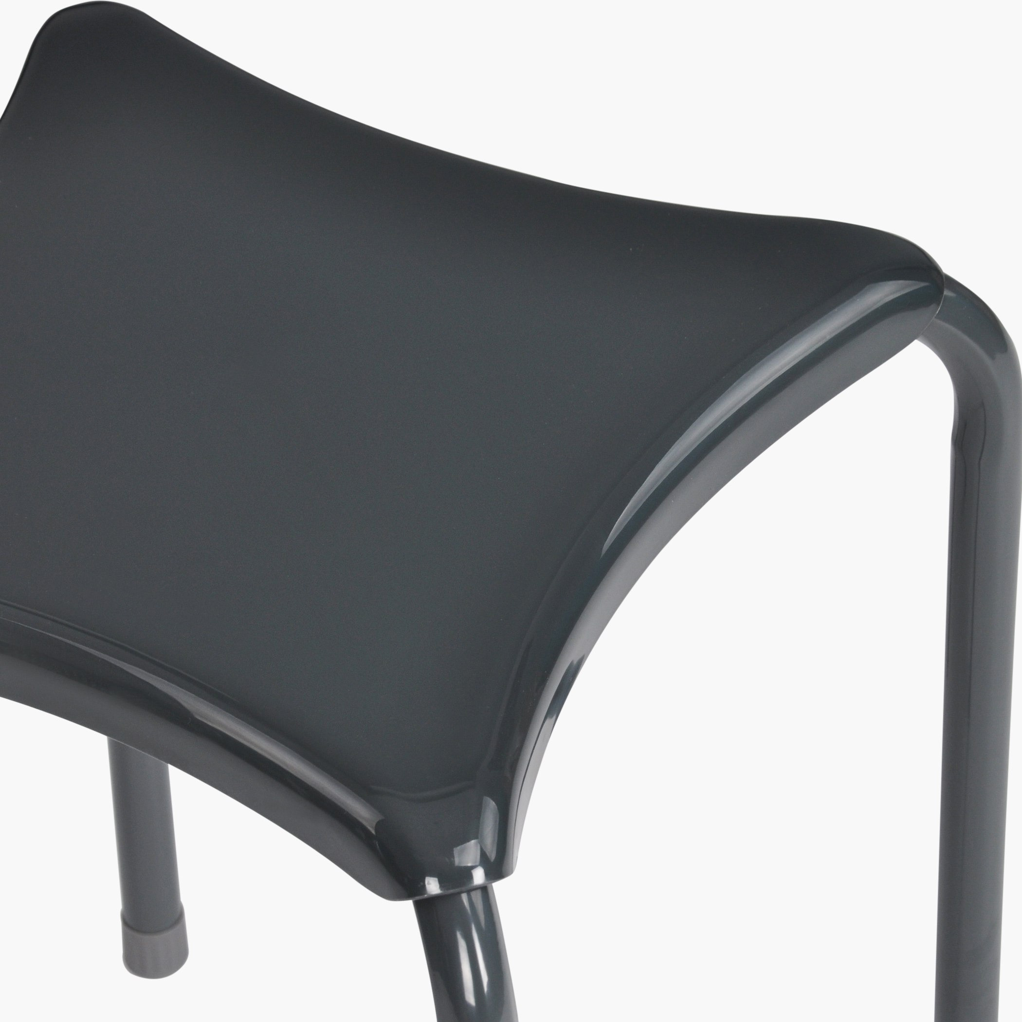 مقعد مع مسند قدم بأرجل ميتاليك من إيفا-hbxfurniture-outdoor-swingsandchairs-image-5