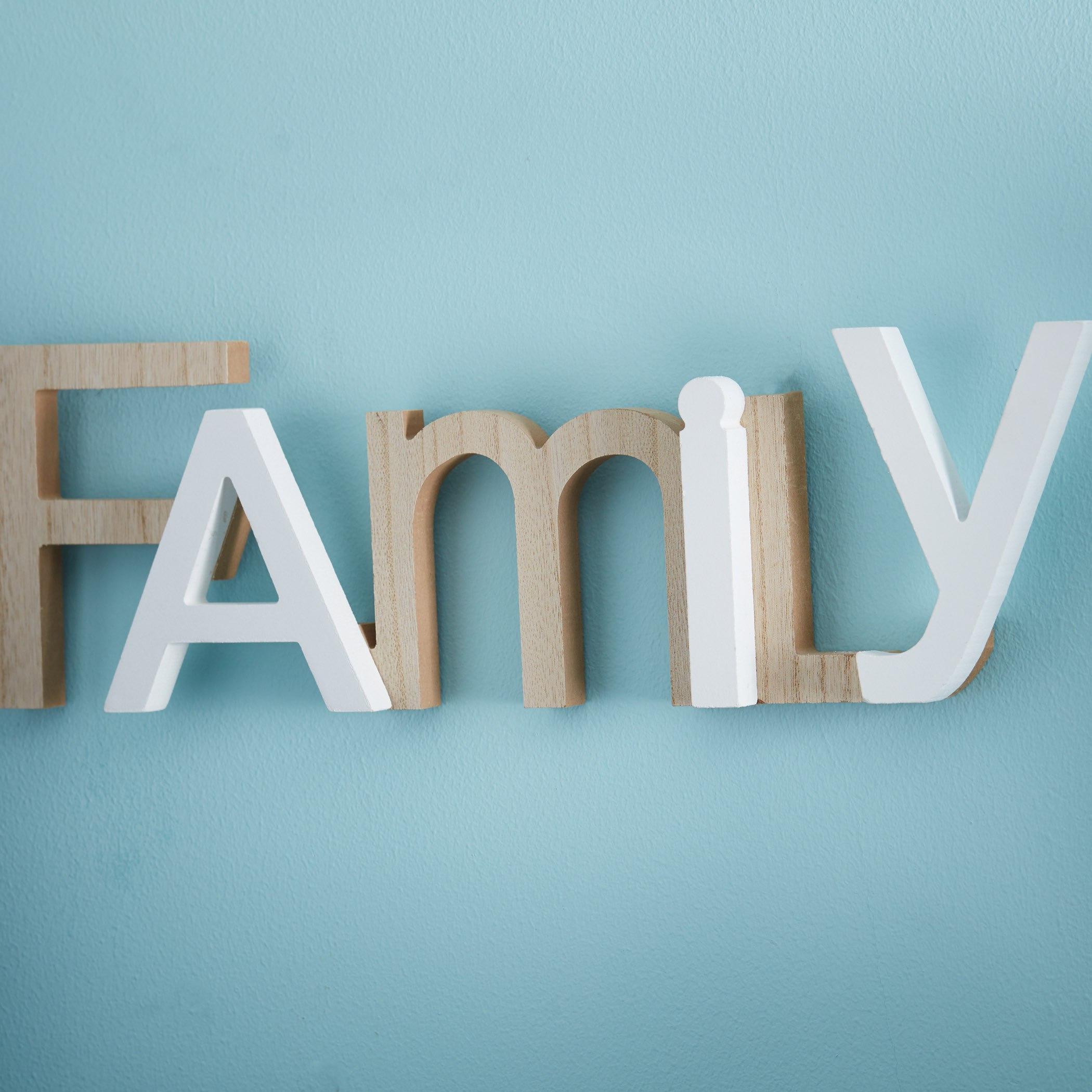 زينة حائط معلّقة بحروف كلمة فاميلي-hbxdiningroom-walldecor-wallart-image-2