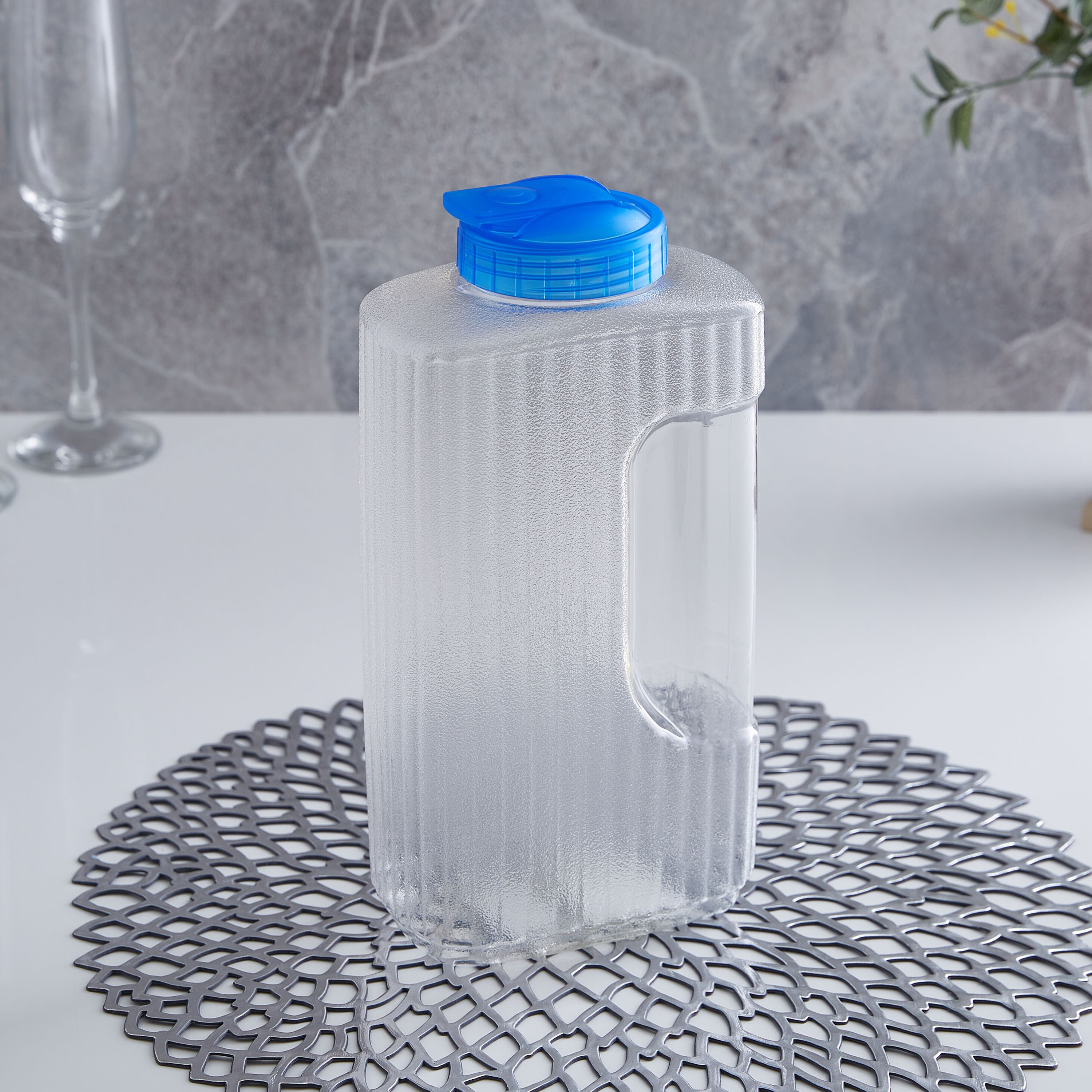 قارورة ثلاجة بارزة الملمس لوك اند لوك - 2 لتر-hbxhomeware-diningandtabletop-bottles-image-1