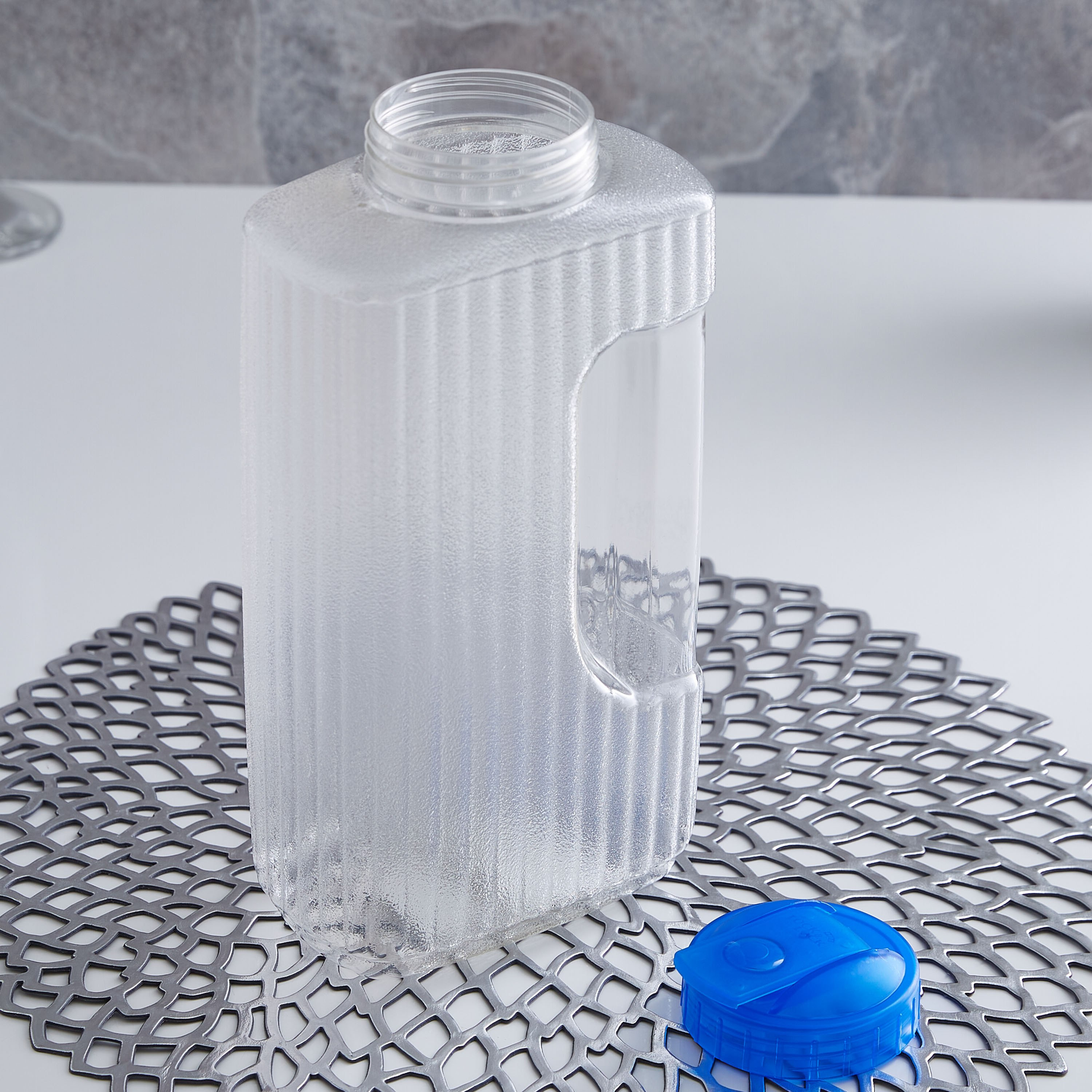 قارورة ثلاجة بارزة الملمس لوك اند لوك - 2 لتر-hbxhomeware-diningandtabletop-bottles-image-2