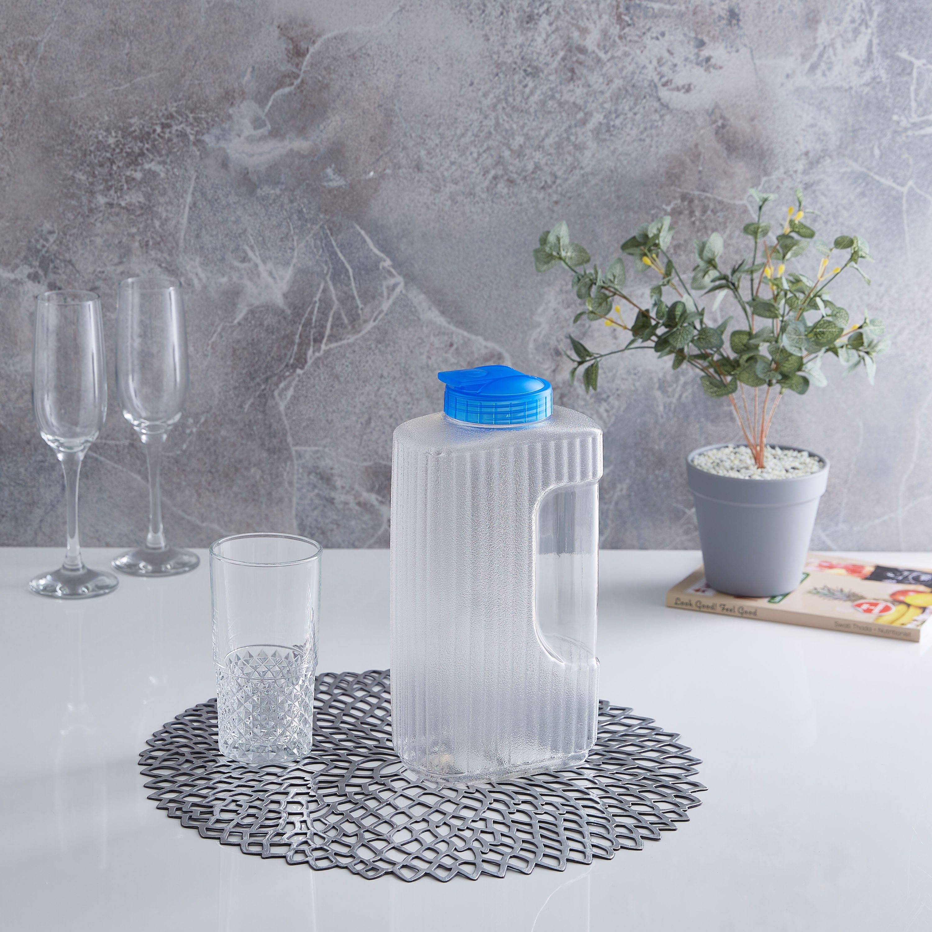 قارورة ثلاجة بارزة الملمس لوك اند لوك - 2 لتر-hbxhomeware-diningandtabletop-bottles-image-4