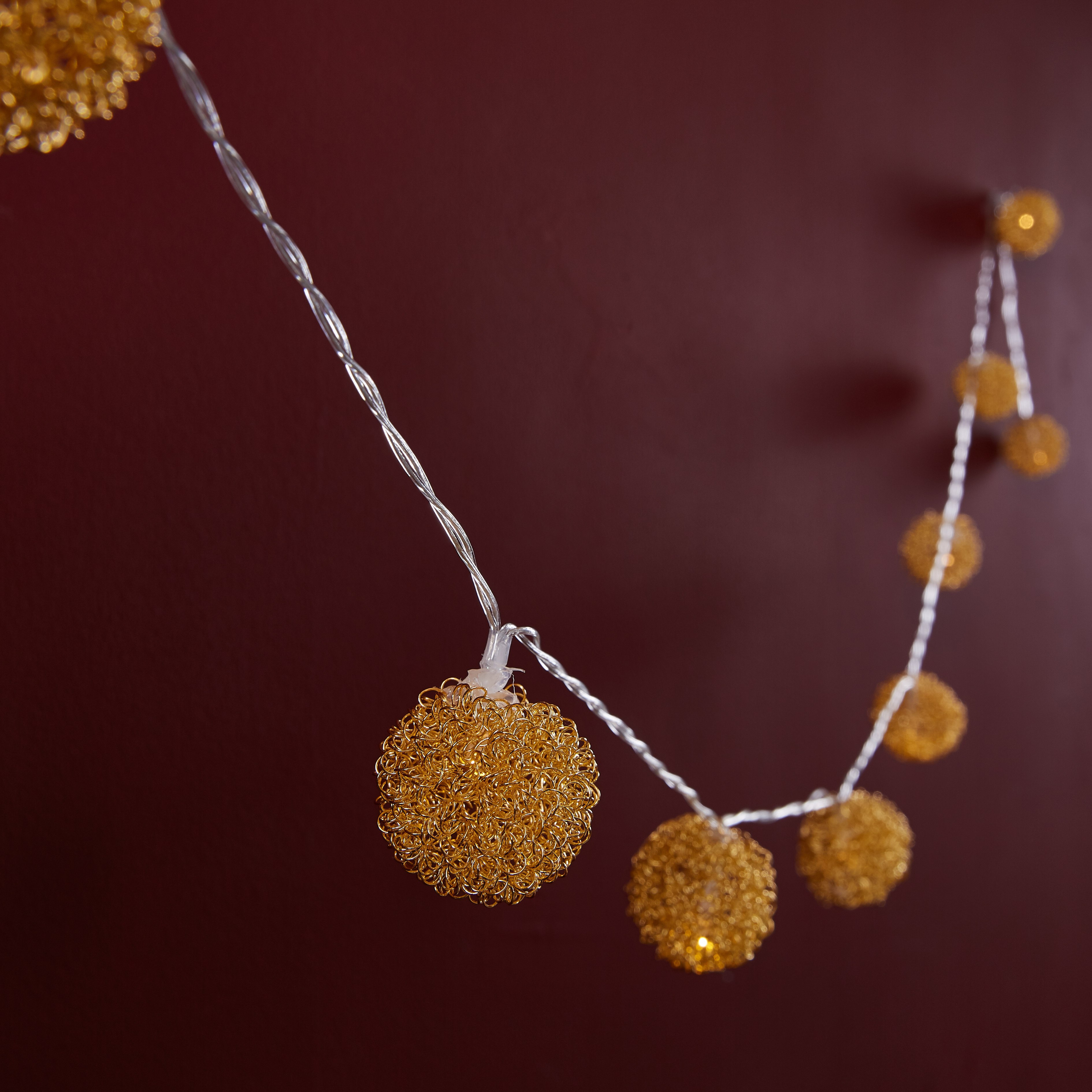 حبل إضاءة إل إي دي بـ10 كرات معدنيّة - 30 سم-hbxdiningroom-lighting-decorativesandstringlights-image-2